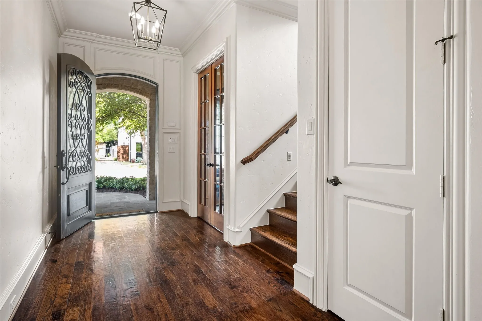 Single Family Residence For Sale in Dallas County , 6952 Kenwood Avenue, Dallas, Texas 75214, 4 Bedroom, 5 Bathroom, 2 Garage spaces, 4,438 Sqft, built in 2008, mls#21409903, Real Estate Agent in Dallas, Homes For Sale in Dallas county, Homes For Sale in Dallas, Realtor in Dallas Texas, Real Estate Brokerage Independent Realty Texas, Luminita Cordes Realtor