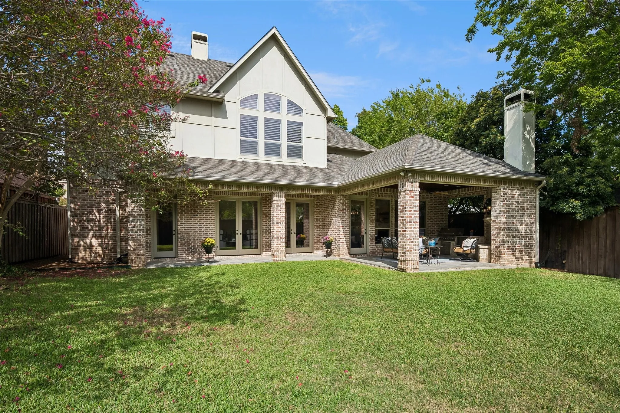 Single Family Residence For Sale in Dallas County , 6952 Kenwood Avenue, Dallas, Texas 75214, 4 Bedroom, 5 Bathroom, 2 Garage spaces, 4,438 Sqft, built in 2008, mls#21409903, Real Estate Agent in Dallas, Homes For Sale in Dallas county, Homes For Sale in Dallas, Realtor in Dallas Texas, Real Estate Brokerage Independent Realty Texas, Luminita Cordes Realtor