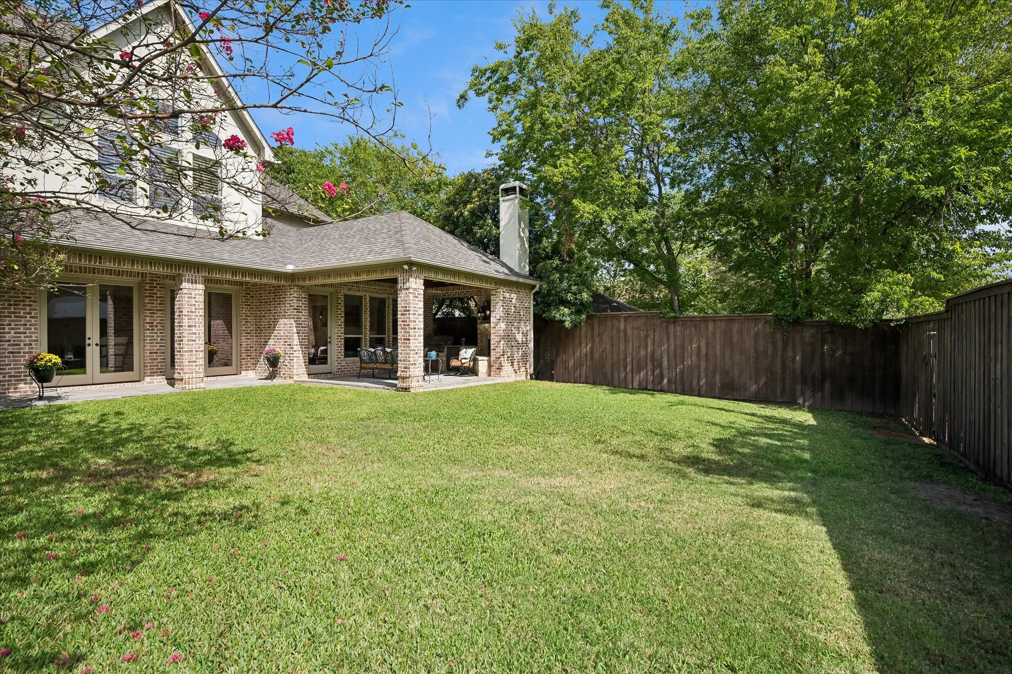 Single Family Residence For Sale in Dallas County , 6952 Kenwood Avenue, Dallas, Texas 75214, 4 Bedroom, 5 Bathroom, 2 Garage spaces, 4,438 Sqft, built in 2008, mls#21409903, Real Estate Agent in Dallas, Homes For Sale in Dallas county, Homes For Sale in Dallas, Realtor in Dallas Texas, Real Estate Brokerage Independent Realty Texas, Luminita Cordes Realtor