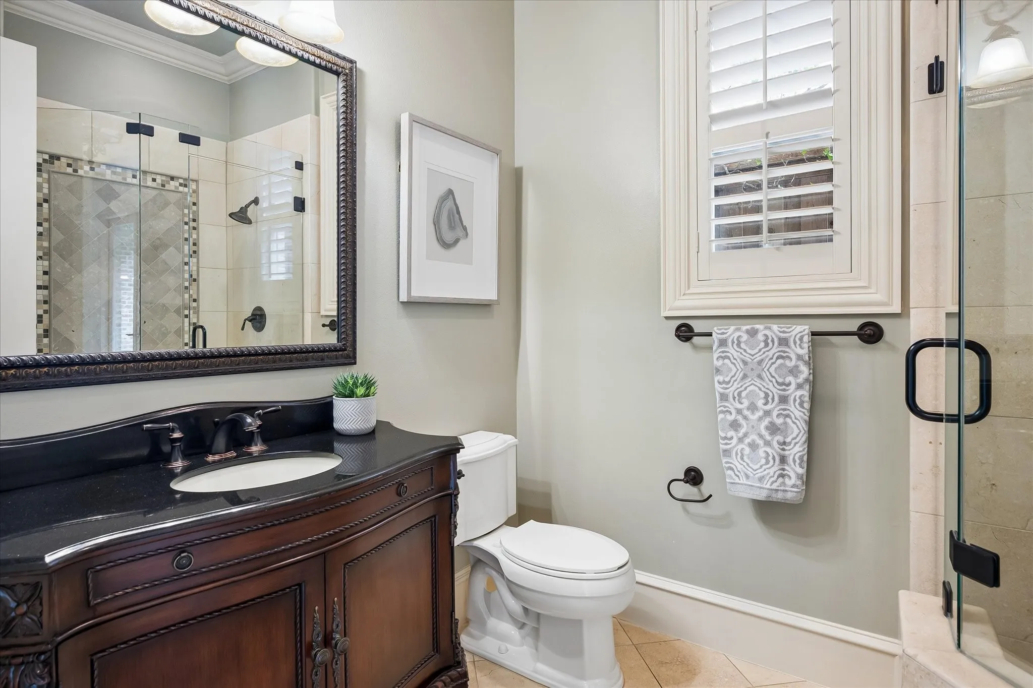 Single Family Residence For Sale in Dallas County , 6952 Kenwood Avenue, Dallas, Texas 75214, 4 Bedroom, 5 Bathroom, 2 Garage spaces, 4,438 Sqft, built in 2008, mls#21409903, Real Estate Agent in Dallas, Homes For Sale in Dallas county, Homes For Sale in Dallas, Realtor in Dallas Texas, Real Estate Brokerage Independent Realty Texas, Luminita Cordes Realtor