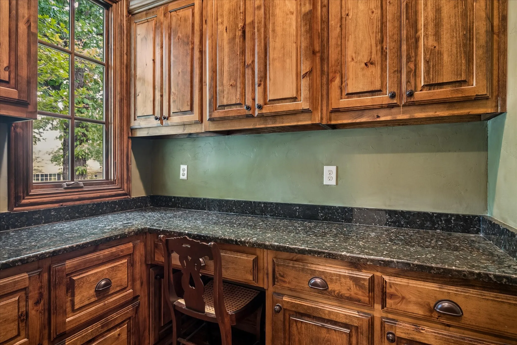 Single Family Residence For Sale in Dallas County , 6952 Kenwood Avenue, Dallas, Texas 75214, 4 Bedroom, 5 Bathroom, 2 Garage spaces, 4,438 Sqft, built in 2008, mls#21409903, Real Estate Agent in Dallas, Homes For Sale in Dallas county, Homes For Sale in Dallas, Realtor in Dallas Texas, Real Estate Brokerage Independent Realty Texas, Luminita Cordes Realtor