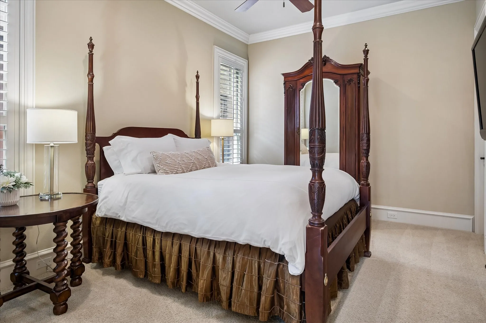Single Family Residence For Sale in Dallas County , 6952 Kenwood Avenue, Dallas, Texas 75214, 4 Bedroom, 5 Bathroom, 2 Garage spaces, 4,438 Sqft, built in 2008, mls#21409903, Real Estate Agent in Dallas, Homes For Sale in Dallas county, Homes For Sale in Dallas, Realtor in Dallas Texas, Real Estate Brokerage Independent Realty Texas, Luminita Cordes Realtor