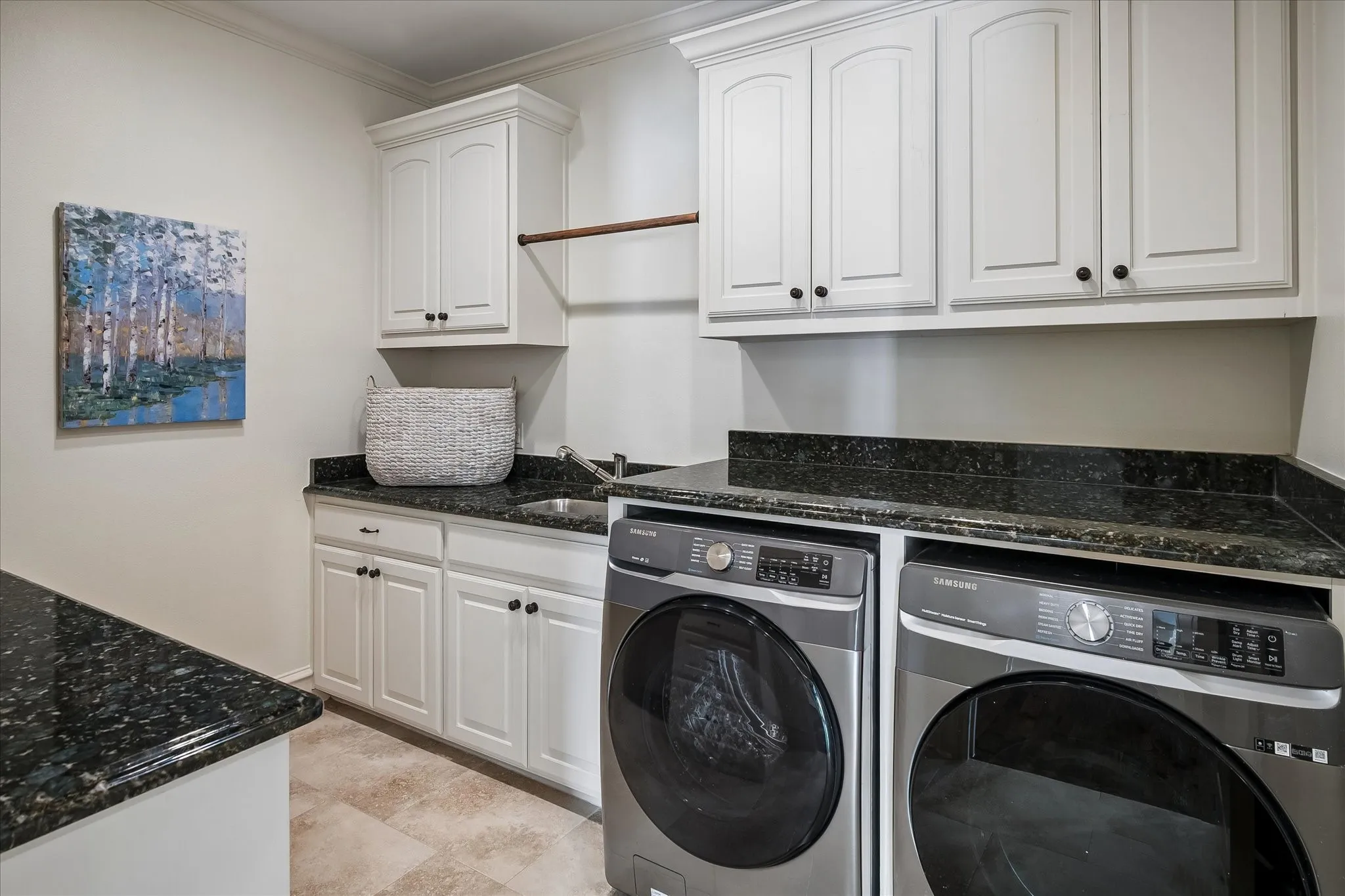Single Family Residence For Sale in Dallas County , 6952 Kenwood Avenue, Dallas, Texas 75214, 4 Bedroom, 5 Bathroom, 2 Garage spaces, 4,438 Sqft, built in 2008, mls#21409903, Real Estate Agent in Dallas, Homes For Sale in Dallas county, Homes For Sale in Dallas, Realtor in Dallas Texas, Real Estate Brokerage Independent Realty Texas, Luminita Cordes Realtor