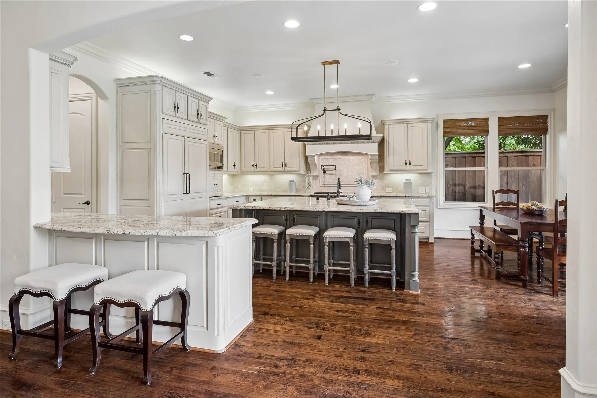 Single Family Residence For Sale in Dallas County , 6952 Kenwood Avenue, Dallas, Texas 75214, 4 Bedroom, 5 Bathroom, 2 Garage spaces, 4,438 Sqft, built in 2008, mls#21409903, Real Estate Agent in Dallas, Homes For Sale in Dallas county, Homes For Sale in Dallas, Realtor in Dallas Texas, Real Estate Brokerage Independent Realty Texas, Luminita Cordes Realtor