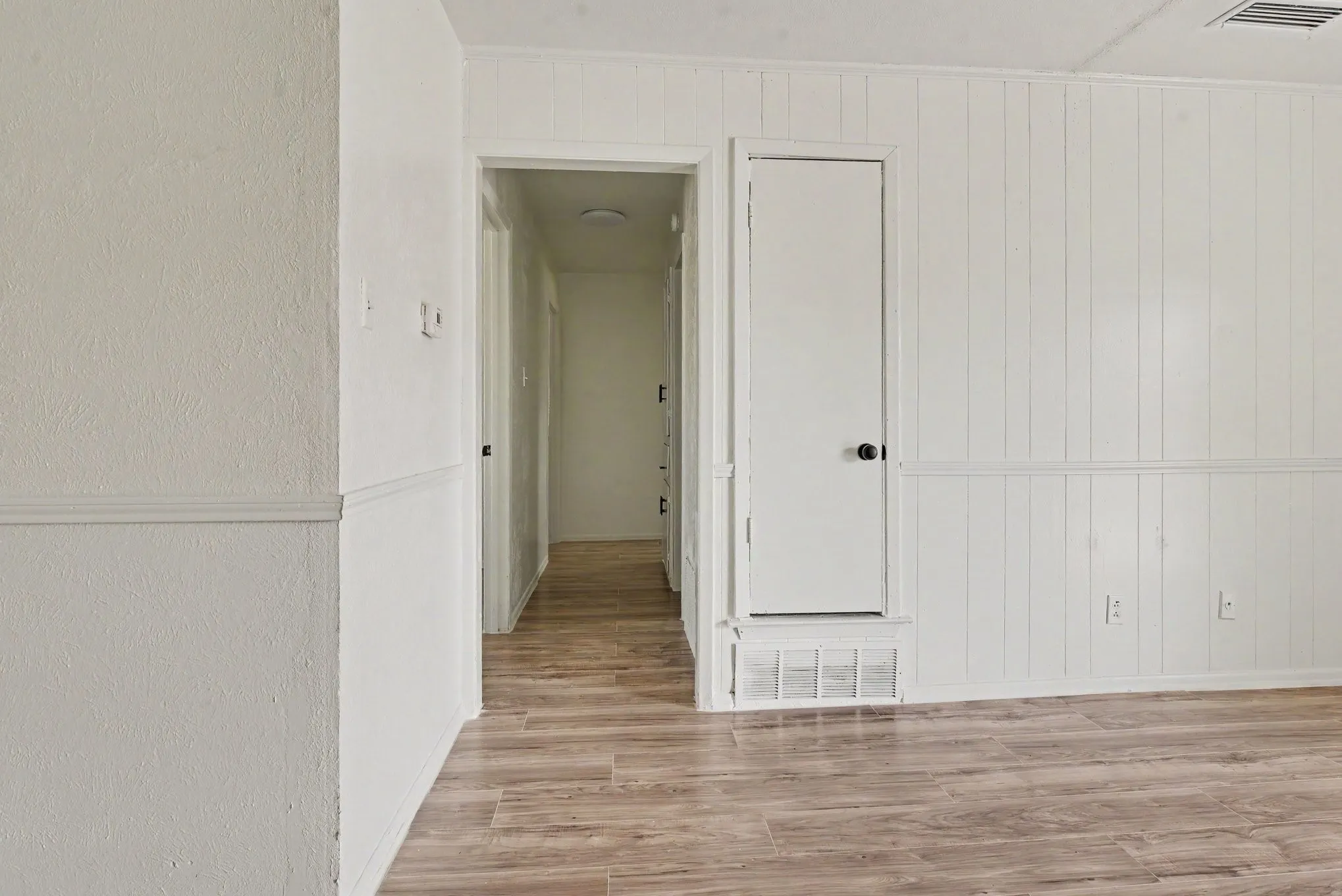 Single Family Residence For Sale in Dallas County , 2520 Candleberry Drive, Mesquite, Texas 75149, 3 Bedroom, 2 Bathroom, 1 Garage spaces, 1,000 Sqft, built in 1968, mls#21395232, Real Estate Agent in Mesquite, Homes For Sale in Dallas county, Homes For Sale in Mesquite, Realtor in Mesquite Texas, Real Estate Brokerage Independent Realty Texas, Luminita Cordes Realtor