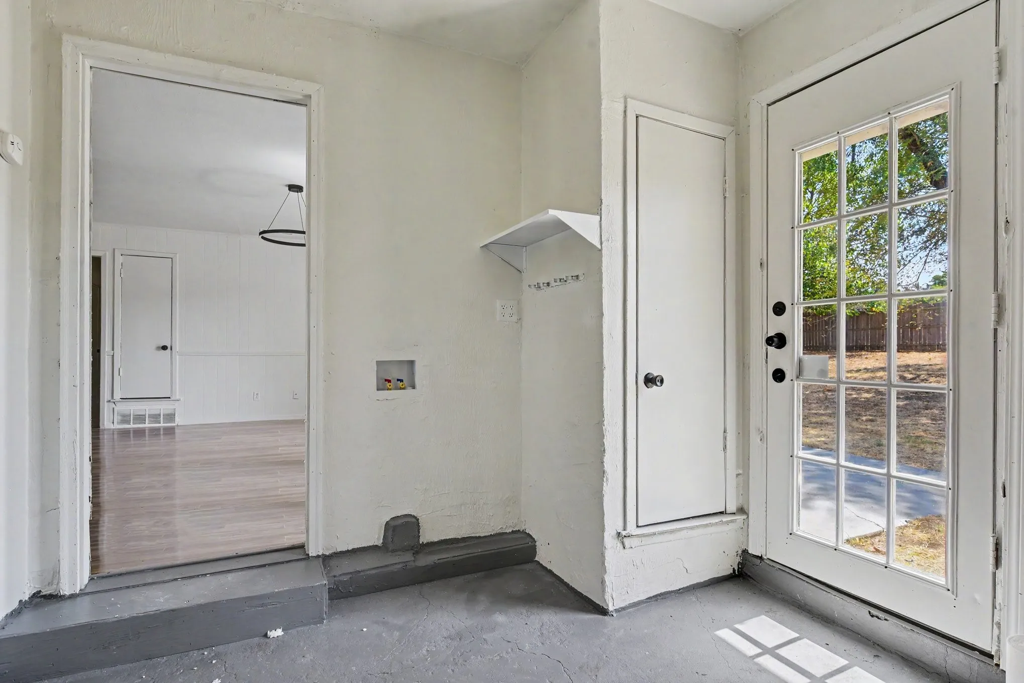 Single Family Residence For Sale in Dallas County , 2520 Candleberry Drive, Mesquite, Texas 75149, 3 Bedroom, 2 Bathroom, 1 Garage spaces, 1,000 Sqft, built in 1968, mls#21395232, Real Estate Agent in Mesquite, Homes For Sale in Dallas county, Homes For Sale in Mesquite, Realtor in Mesquite Texas, Real Estate Brokerage Independent Realty Texas, Luminita Cordes Realtor