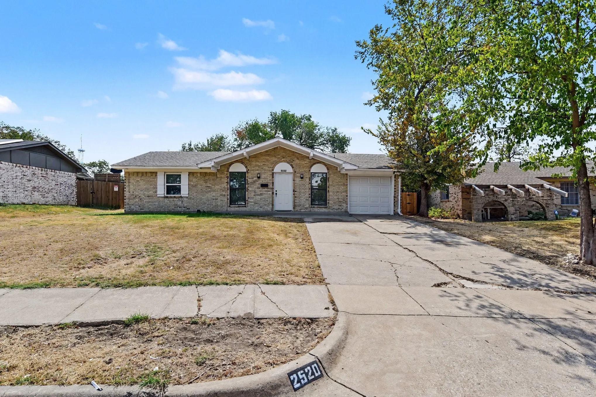 Single Family Residence For Sale in Dallas County , 2520 Candleberry Drive, Mesquite, Texas 75149, 3 Bedroom, 2 Bathroom, 1 Garage spaces, 1,000 Sqft, built in 1968, mls#21395232, Real Estate Agent in Mesquite, Homes For Sale in Dallas county, Homes For Sale in Mesquite, Realtor in Mesquite Texas, Real Estate Brokerage Independent Realty Texas, Luminita Cordes Realtor