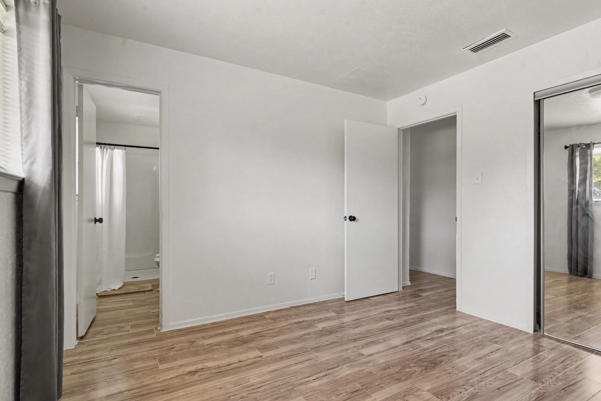 Single Family Residence For Sale in Dallas County , 2520 Candleberry Drive, Mesquite, Texas 75149, 3 Bedroom, 2 Bathroom, 1 Garage spaces, 1,000 Sqft, built in 1968, mls#21395232, Real Estate Agent in Mesquite, Homes For Sale in Dallas county, Homes For Sale in Mesquite, Realtor in Mesquite Texas, Real Estate Brokerage Independent Realty Texas, Luminita Cordes Realtor