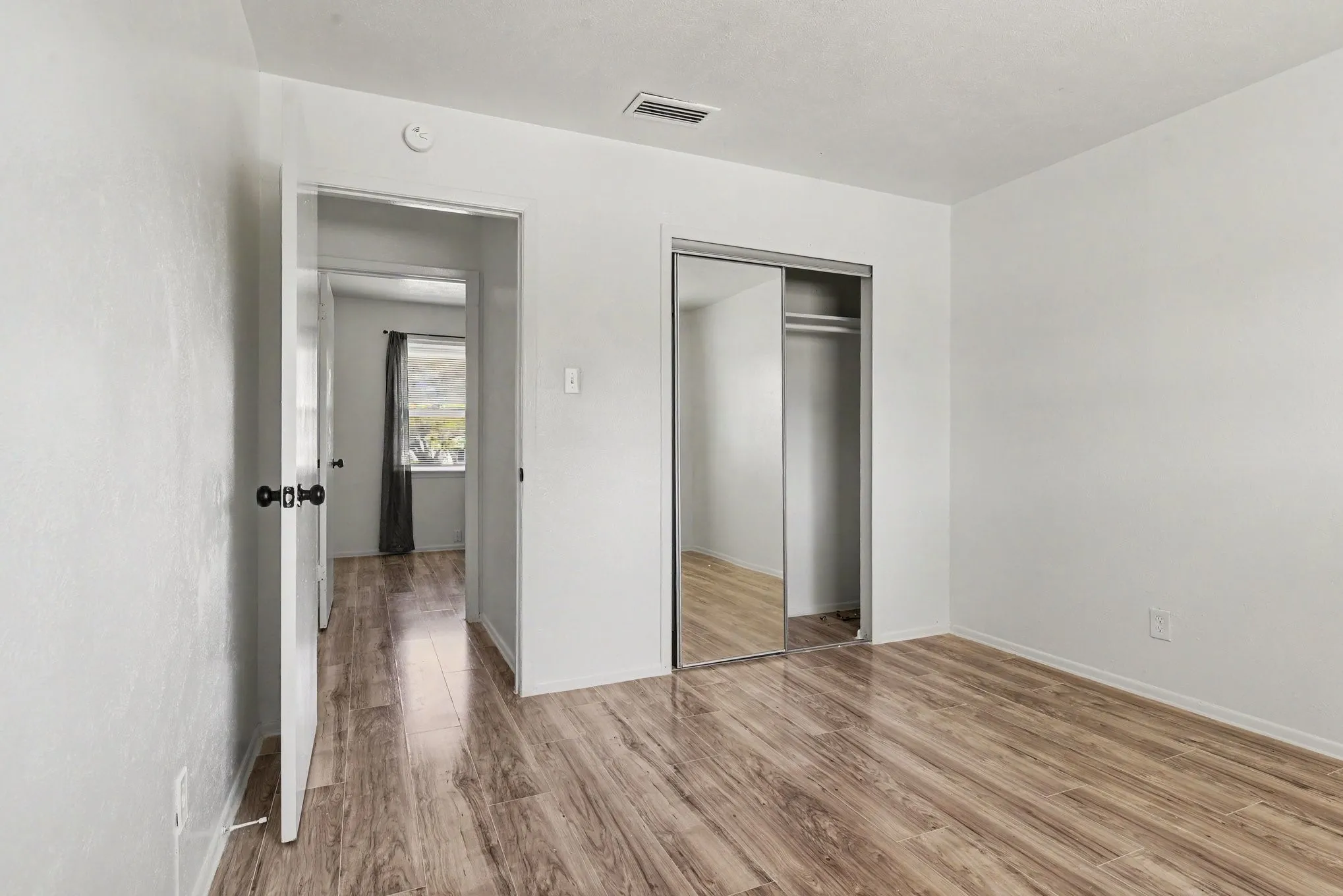 Single Family Residence For Sale in Dallas County , 2520 Candleberry Drive, Mesquite, Texas 75149, 3 Bedroom, 2 Bathroom, 1 Garage spaces, 1,000 Sqft, built in 1968, mls#21395232, Real Estate Agent in Mesquite, Homes For Sale in Dallas county, Homes For Sale in Mesquite, Realtor in Mesquite Texas, Real Estate Brokerage Independent Realty Texas, Luminita Cordes Realtor