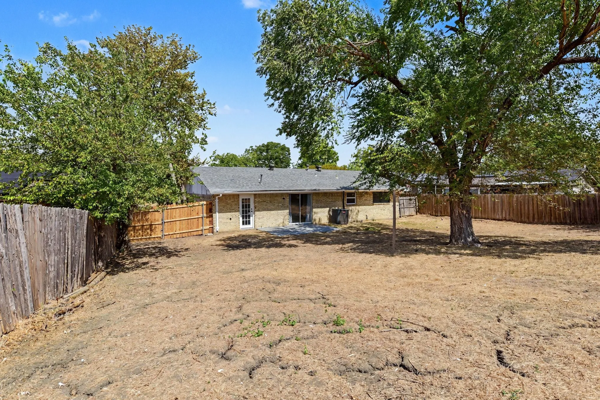 Single Family Residence For Sale in Dallas County , 2520 Candleberry Drive, Mesquite, Texas 75149, 3 Bedroom, 2 Bathroom, 1 Garage spaces, 1,000 Sqft, built in 1968, mls#21395232, Real Estate Agent in Mesquite, Homes For Sale in Dallas county, Homes For Sale in Mesquite, Realtor in Mesquite Texas, Real Estate Brokerage Independent Realty Texas, Luminita Cordes Realtor