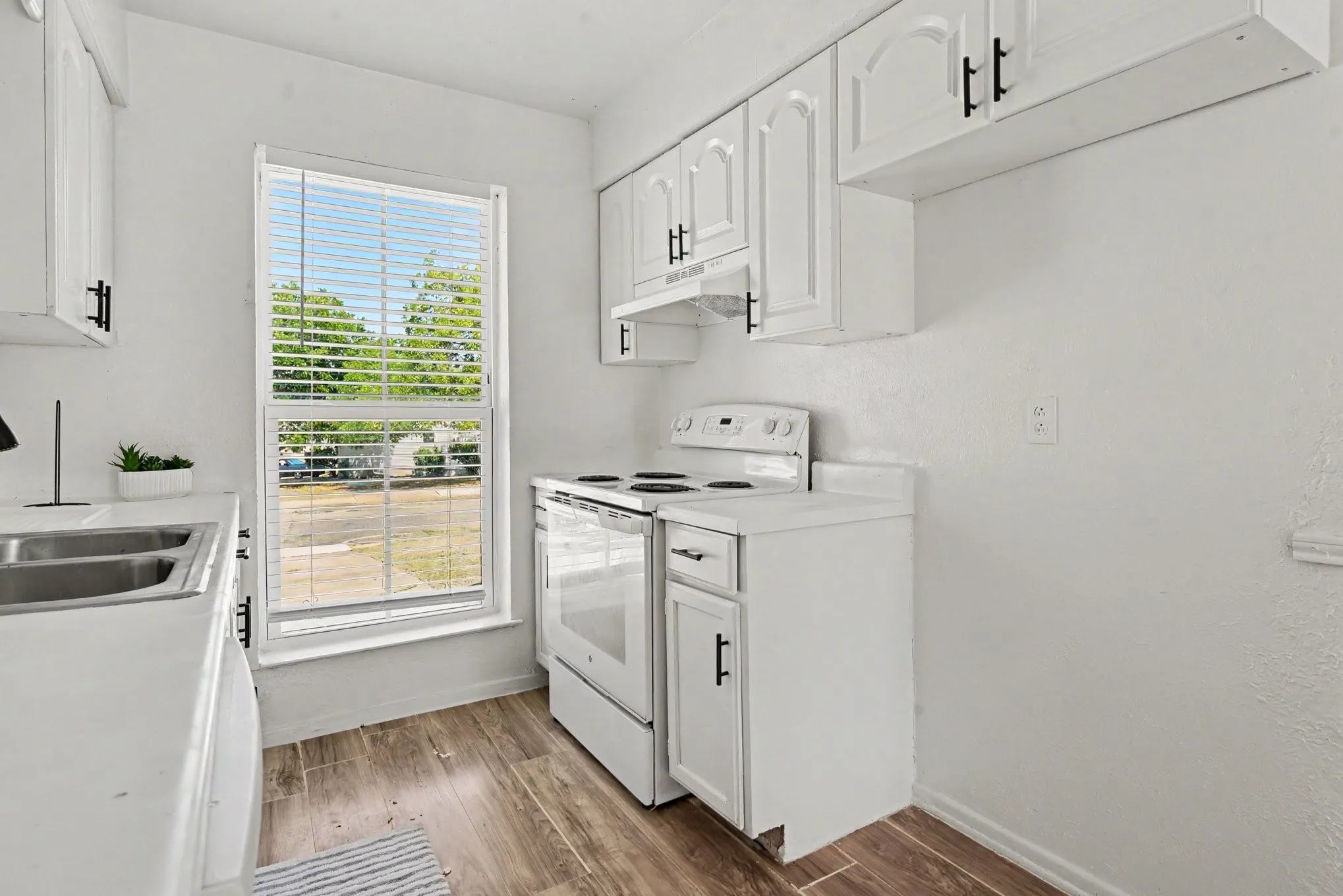 Single Family Residence For Sale in Dallas County , 2520 Candleberry Drive, Mesquite, Texas 75149, 3 Bedroom, 2 Bathroom, 1 Garage spaces, 1,000 Sqft, built in 1968, mls#21395232, Real Estate Agent in Mesquite, Homes For Sale in Dallas county, Homes For Sale in Mesquite, Realtor in Mesquite Texas, Real Estate Brokerage Independent Realty Texas, Luminita Cordes Realtor