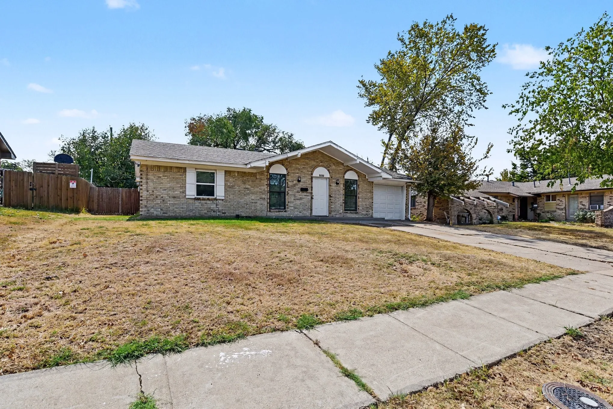 Single Family Residence For Sale in Dallas County , 2520 Candleberry Drive, Mesquite, Texas 75149, 3 Bedroom, 2 Bathroom, 1 Garage spaces, 1,000 Sqft, built in 1968, mls#21395232, Real Estate Agent in Mesquite, Homes For Sale in Dallas county, Homes For Sale in Mesquite, Realtor in Mesquite Texas, Real Estate Brokerage Independent Realty Texas, Luminita Cordes Realtor