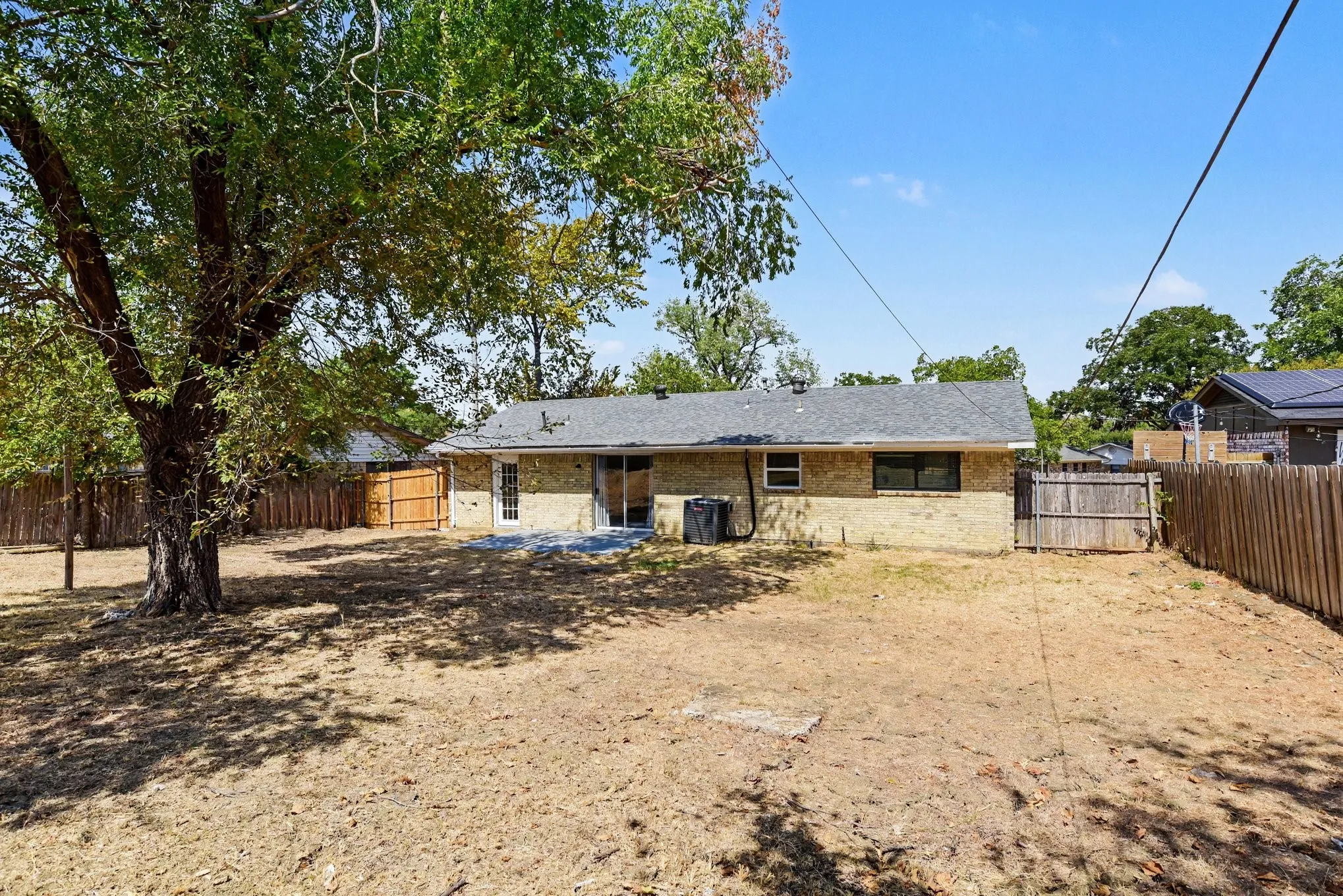 Single Family Residence For Sale in Dallas County , 2520 Candleberry Drive, Mesquite, Texas 75149, 3 Bedroom, 2 Bathroom, 1 Garage spaces, 1,000 Sqft, built in 1968, mls#21395232, Real Estate Agent in Mesquite, Homes For Sale in Dallas county, Homes For Sale in Mesquite, Realtor in Mesquite Texas, Real Estate Brokerage Independent Realty Texas, Luminita Cordes Realtor