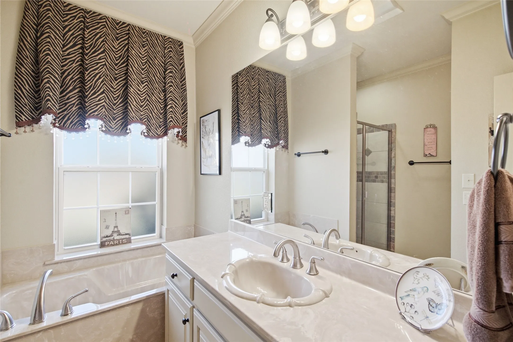 Single Family Residence For Sale in Erath County , 800 Cottonwood Court, Stephenville, Texas 76401, 4 Bedroom, 3 Bathroom, 2 Garage spaces, 3,263 Sqft, built in 2006, mls#21409458, Real Estate Agent in Stephenville, Homes For Sale in Erath county, Homes For Sale in Stephenville, Realtor in Stephenville Texas, Real Estate Brokerage Independent Realty Texas, Luminita Cordes Realtor