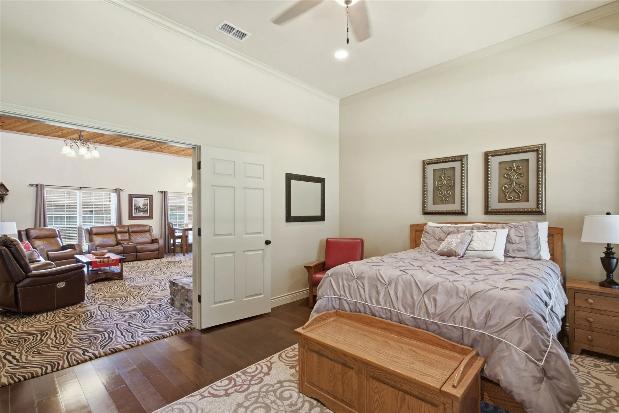 Single Family Residence For Sale in Erath County , 800 Cottonwood Court, Stephenville, Texas 76401, 4 Bedroom, 3 Bathroom, 2 Garage spaces, 3,263 Sqft, built in 2006, mls#21409458, Real Estate Agent in Stephenville, Homes For Sale in Erath county, Homes For Sale in Stephenville, Realtor in Stephenville Texas, Real Estate Brokerage Independent Realty Texas, Luminita Cordes Realtor