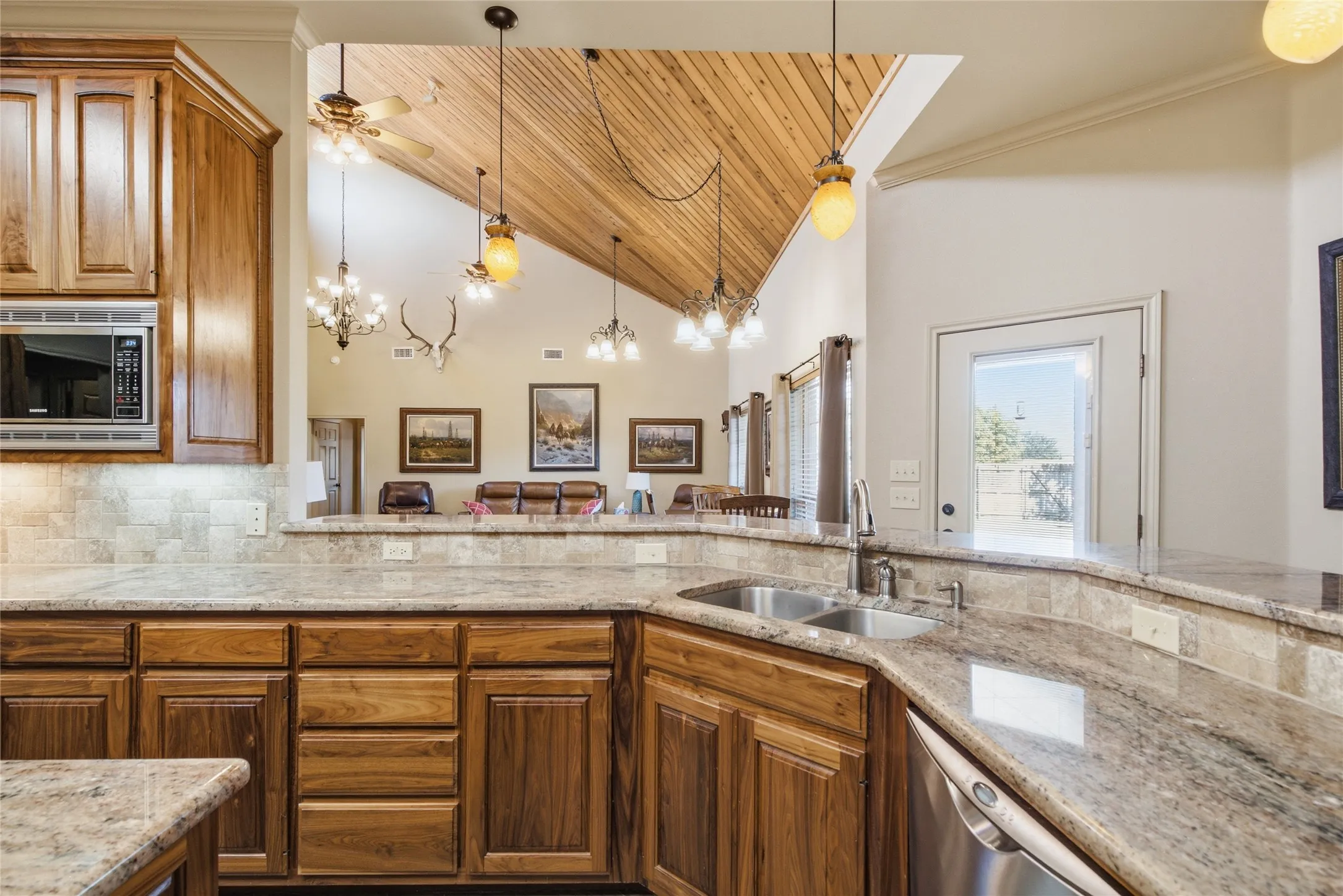 Single Family Residence For Sale in Erath County , 800 Cottonwood Court, Stephenville, Texas 76401, 4 Bedroom, 3 Bathroom, 2 Garage spaces, 3,263 Sqft, built in 2006, mls#21409458, Real Estate Agent in Stephenville, Homes For Sale in Erath county, Homes For Sale in Stephenville, Realtor in Stephenville Texas, Real Estate Brokerage Independent Realty Texas, Luminita Cordes Realtor