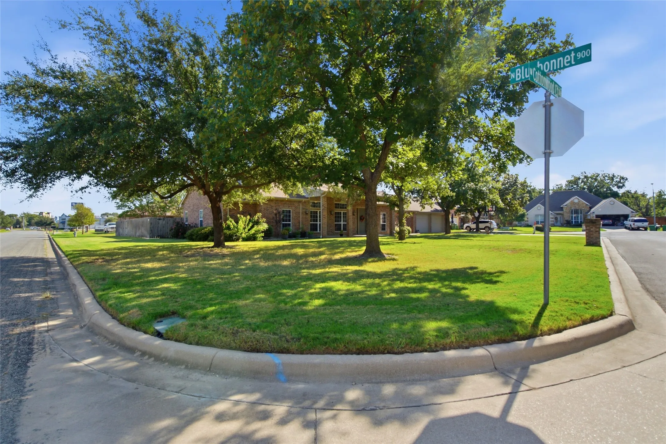 Single Family Residence For Sale in Erath County , 800 Cottonwood Court, Stephenville, Texas 76401, 4 Bedroom, 3 Bathroom, 2 Garage spaces, 3,263 Sqft, built in 2006, mls#21409458, Real Estate Agent in Stephenville, Homes For Sale in Erath county, Homes For Sale in Stephenville, Realtor in Stephenville Texas, Real Estate Brokerage Independent Realty Texas, Luminita Cordes Realtor