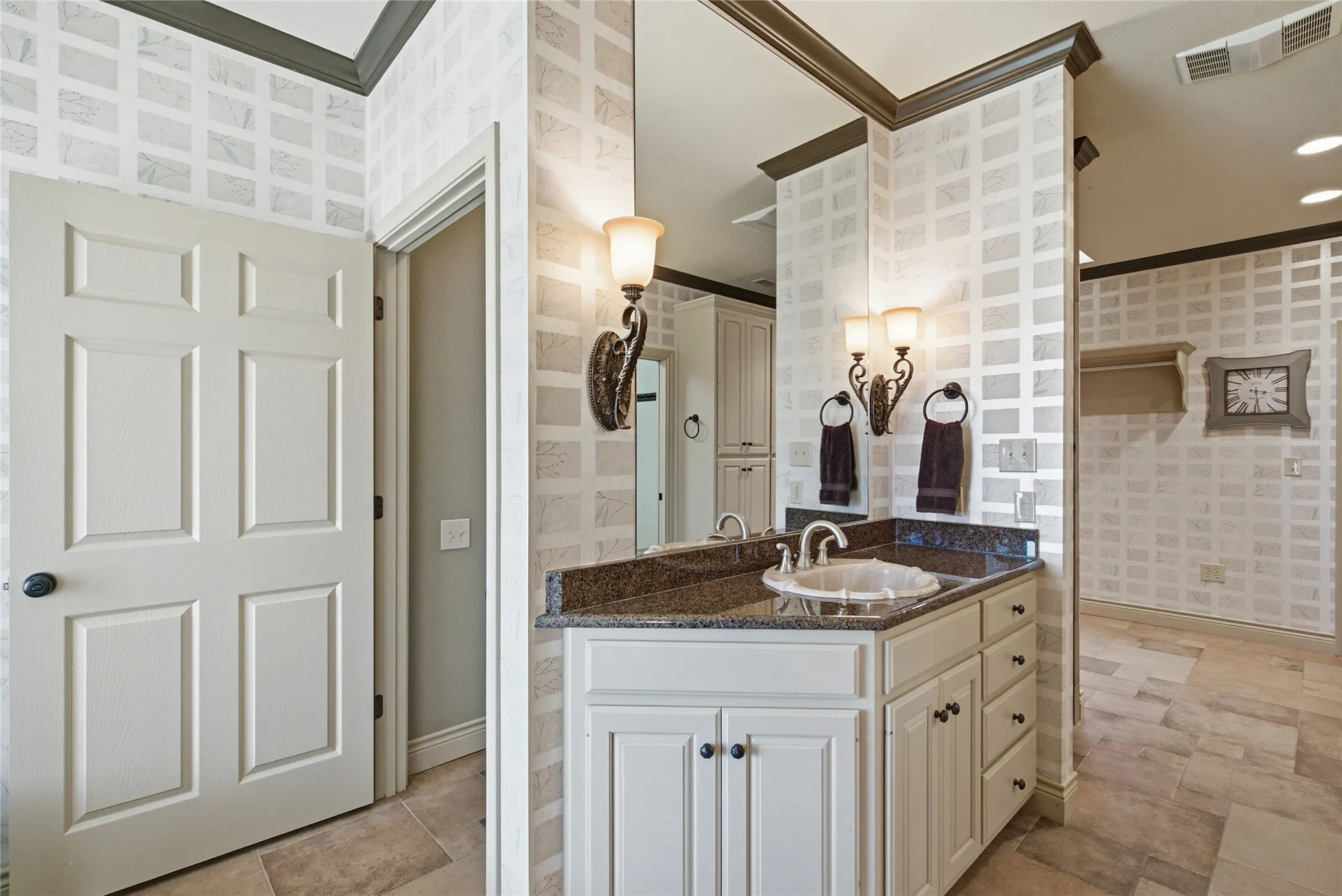 Single Family Residence For Sale in Erath County , 800 Cottonwood Court, Stephenville, Texas 76401, 4 Bedroom, 3 Bathroom, 2 Garage spaces, 3,263 Sqft, built in 2006, mls#21409458, Real Estate Agent in Stephenville, Homes For Sale in Erath county, Homes For Sale in Stephenville, Realtor in Stephenville Texas, Real Estate Brokerage Independent Realty Texas, Luminita Cordes Realtor