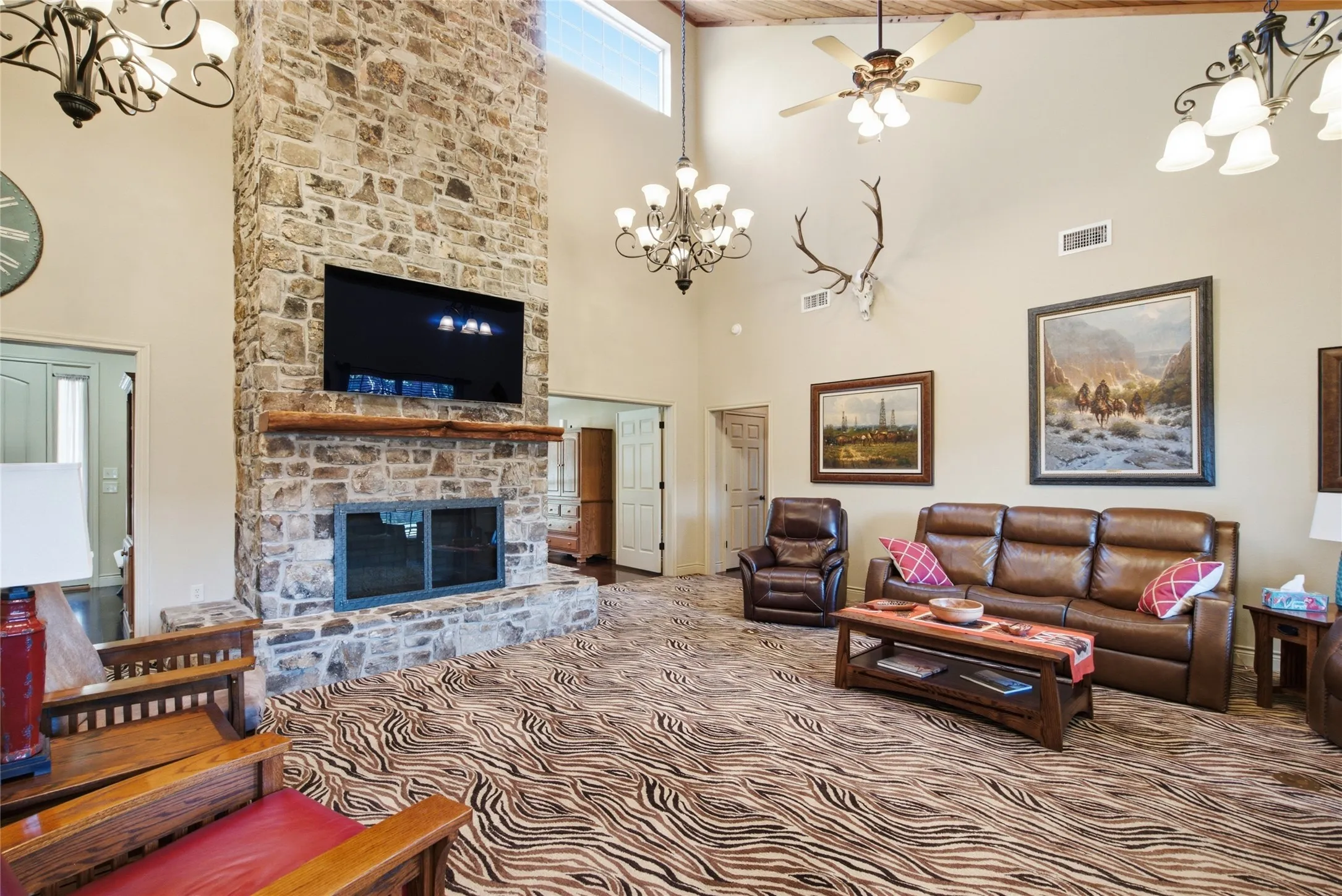Single Family Residence For Sale in Erath County , 800 Cottonwood Court, Stephenville, Texas 76401, 4 Bedroom, 3 Bathroom, 2 Garage spaces, 3,263 Sqft, built in 2006, mls#21409458, Real Estate Agent in Stephenville, Homes For Sale in Erath county, Homes For Sale in Stephenville, Realtor in Stephenville Texas, Real Estate Brokerage Independent Realty Texas, Luminita Cordes Realtor