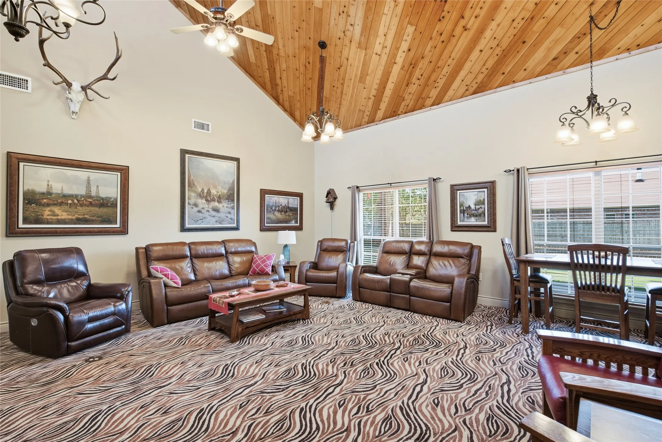 Single Family Residence For Sale in Erath County , 800 Cottonwood Court, Stephenville, Texas 76401, 4 Bedroom, 3 Bathroom, 2 Garage spaces, 3,263 Sqft, built in 2006, mls#21409458, Real Estate Agent in Stephenville, Homes For Sale in Erath county, Homes For Sale in Stephenville, Realtor in Stephenville Texas, Real Estate Brokerage Independent Realty Texas, Luminita Cordes Realtor