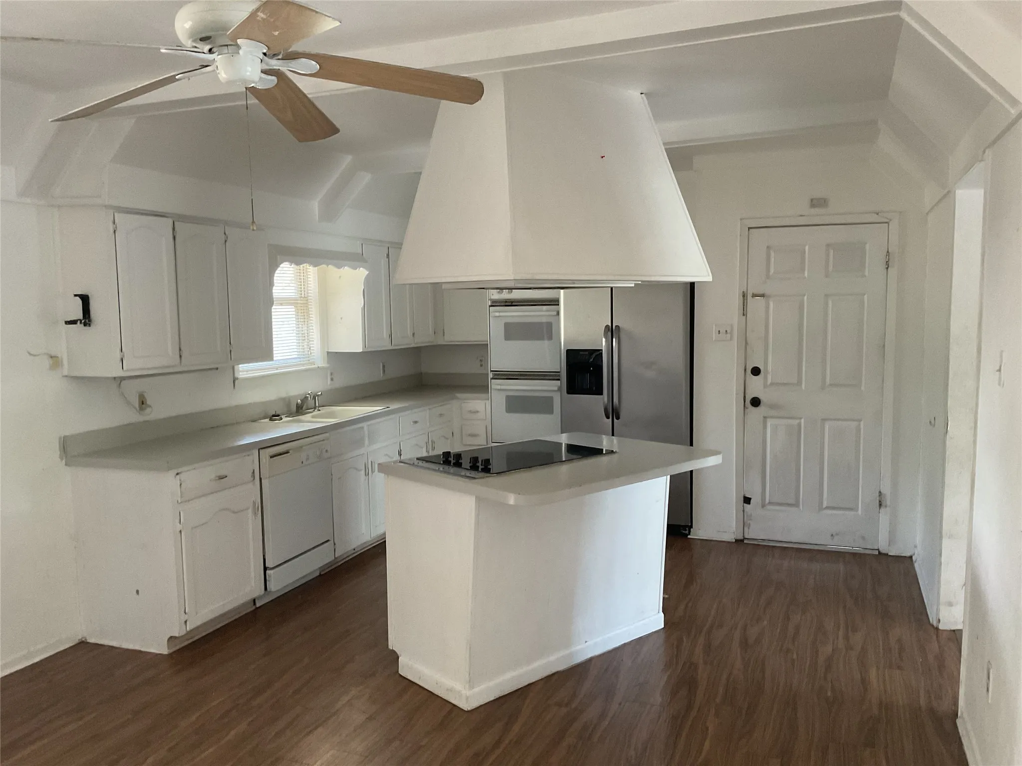 Single Family Residence For Sale in Mc Lennan County , 9555 Brookhollow Drive, Woodway, Texas 76712, 3 Bedroom, 2 Bathroom, 2 Garage spaces, 1,990 Sqft, built in 1975, mls#21401106, Real Estate Agent in Woodway, Homes For Sale in Mc Lennan county, Homes For Sale in Woodway, Realtor in Woodway Texas, Real Estate Brokerage Independent Realty Texas, Luminita Cordes Realtor