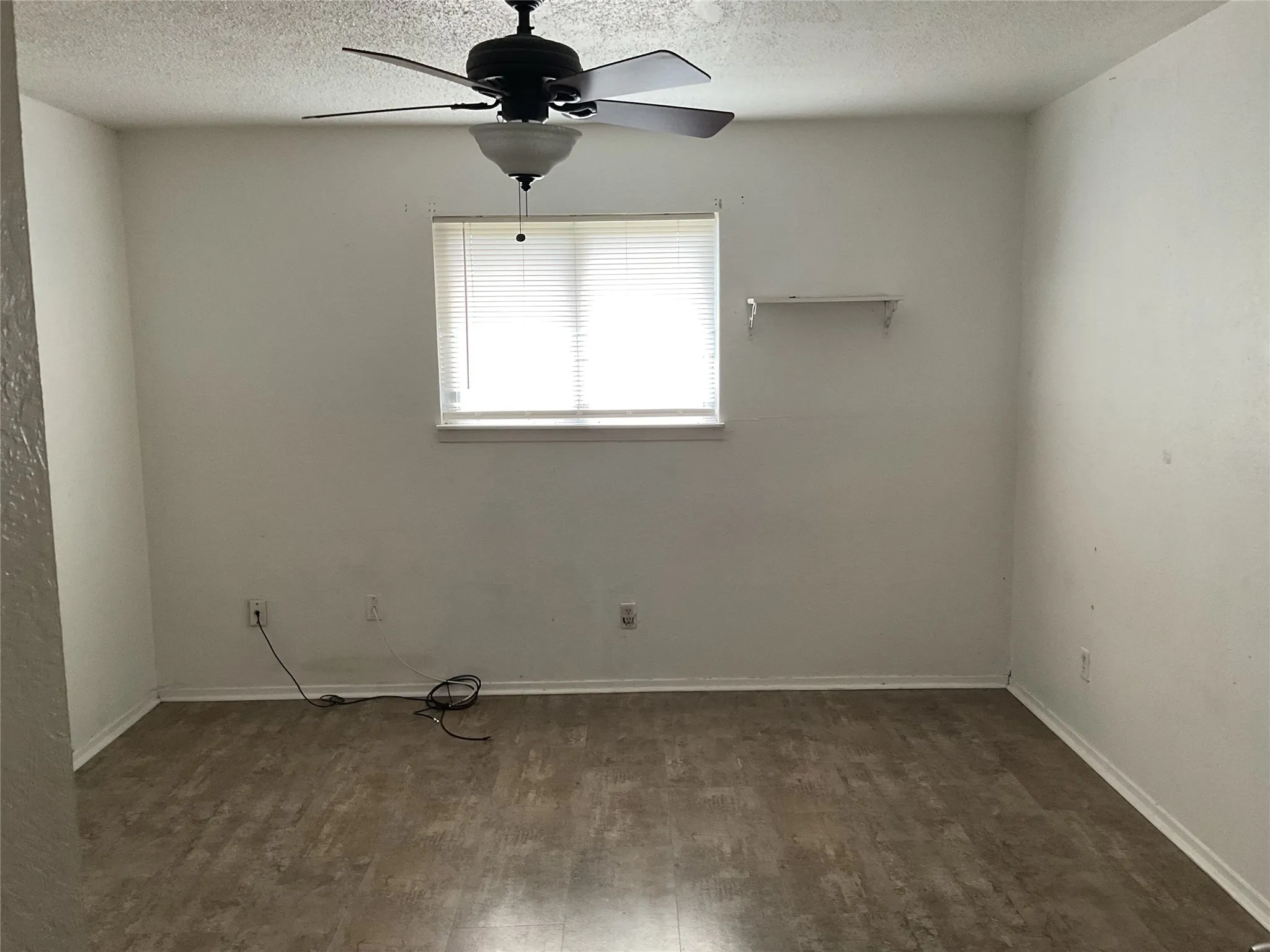 Single Family Residence For Sale in Mc Lennan County , 9555 Brookhollow Drive, Woodway, Texas 76712, 3 Bedroom, 2 Bathroom, 2 Garage spaces, 1,990 Sqft, built in 1975, mls#21401106, Real Estate Agent in Woodway, Homes For Sale in Mc Lennan county, Homes For Sale in Woodway, Realtor in Woodway Texas, Real Estate Brokerage Independent Realty Texas, Luminita Cordes Realtor