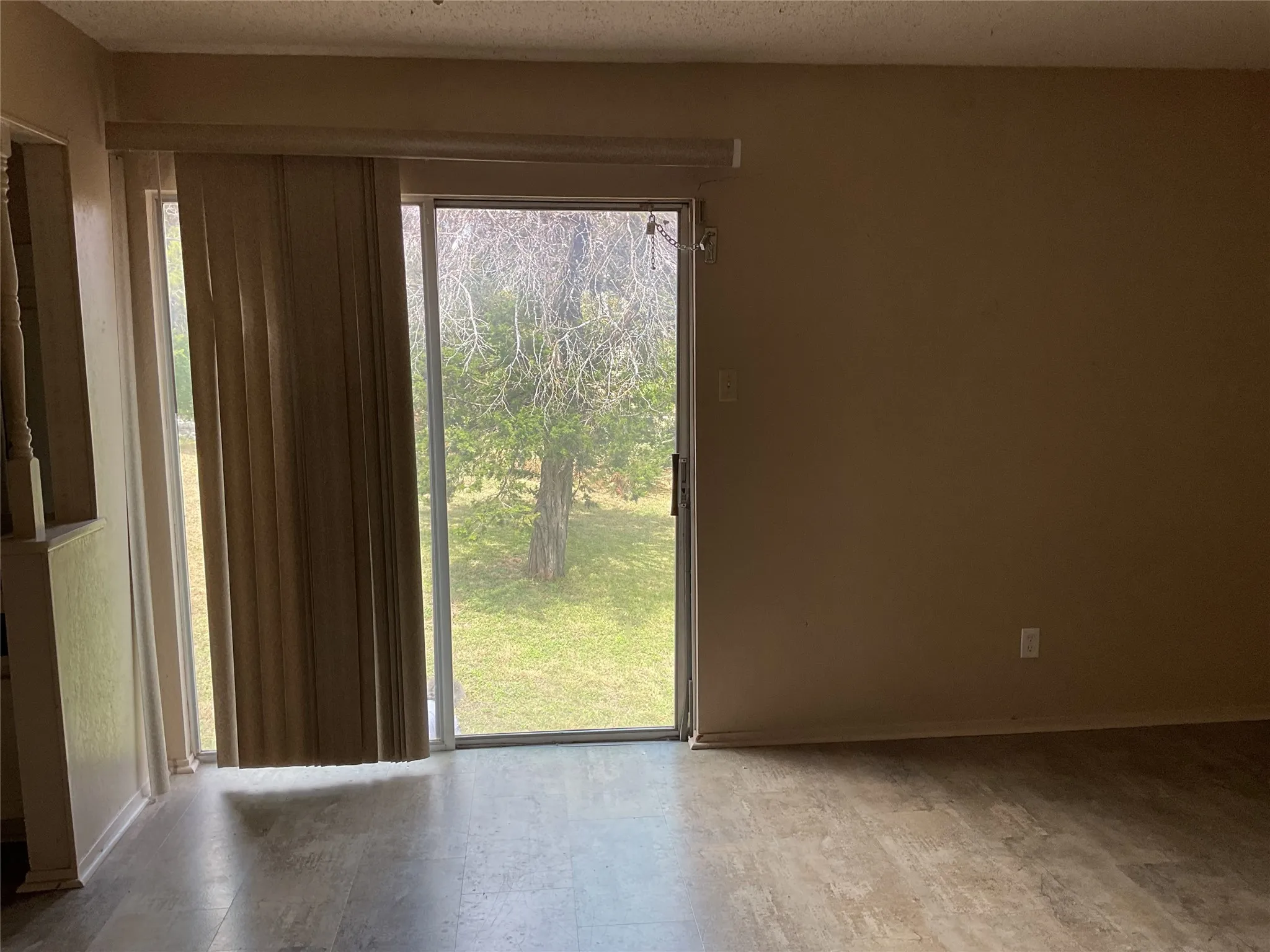Single Family Residence For Sale in Mc Lennan County , 9555 Brookhollow Drive, Woodway, Texas 76712, 3 Bedroom, 2 Bathroom, 2 Garage spaces, 1,990 Sqft, built in 1975, mls#21401106, Real Estate Agent in Woodway, Homes For Sale in Mc Lennan county, Homes For Sale in Woodway, Realtor in Woodway Texas, Real Estate Brokerage Independent Realty Texas, Luminita Cordes Realtor