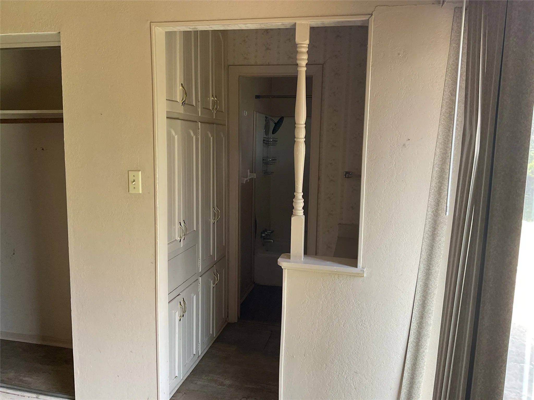 Single Family Residence For Sale in Mc Lennan County , 9555 Brookhollow Drive, Woodway, Texas 76712, 3 Bedroom, 2 Bathroom, 2 Garage spaces, 1,990 Sqft, built in 1975, mls#21401106, Real Estate Agent in Woodway, Homes For Sale in Mc Lennan county, Homes For Sale in Woodway, Realtor in Woodway Texas, Real Estate Brokerage Independent Realty Texas, Luminita Cordes Realtor