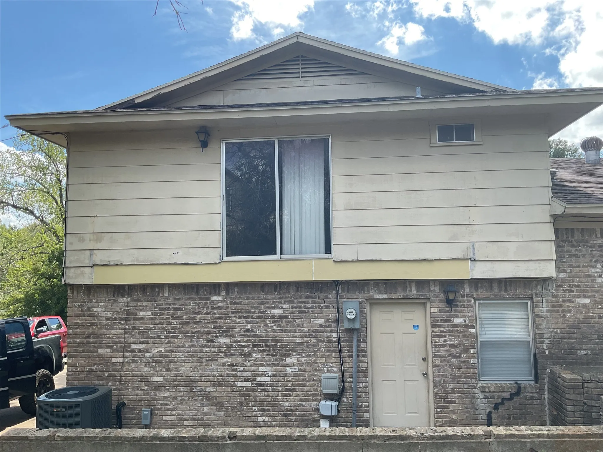 Single Family Residence For Sale in Mc Lennan County , 9555 Brookhollow Drive, Woodway, Texas 76712, 3 Bedroom, 2 Bathroom, 2 Garage spaces, 1,990 Sqft, built in 1975, mls#21401106, Real Estate Agent in Woodway, Homes For Sale in Mc Lennan county, Homes For Sale in Woodway, Realtor in Woodway Texas, Real Estate Brokerage Independent Realty Texas, Luminita Cordes Realtor