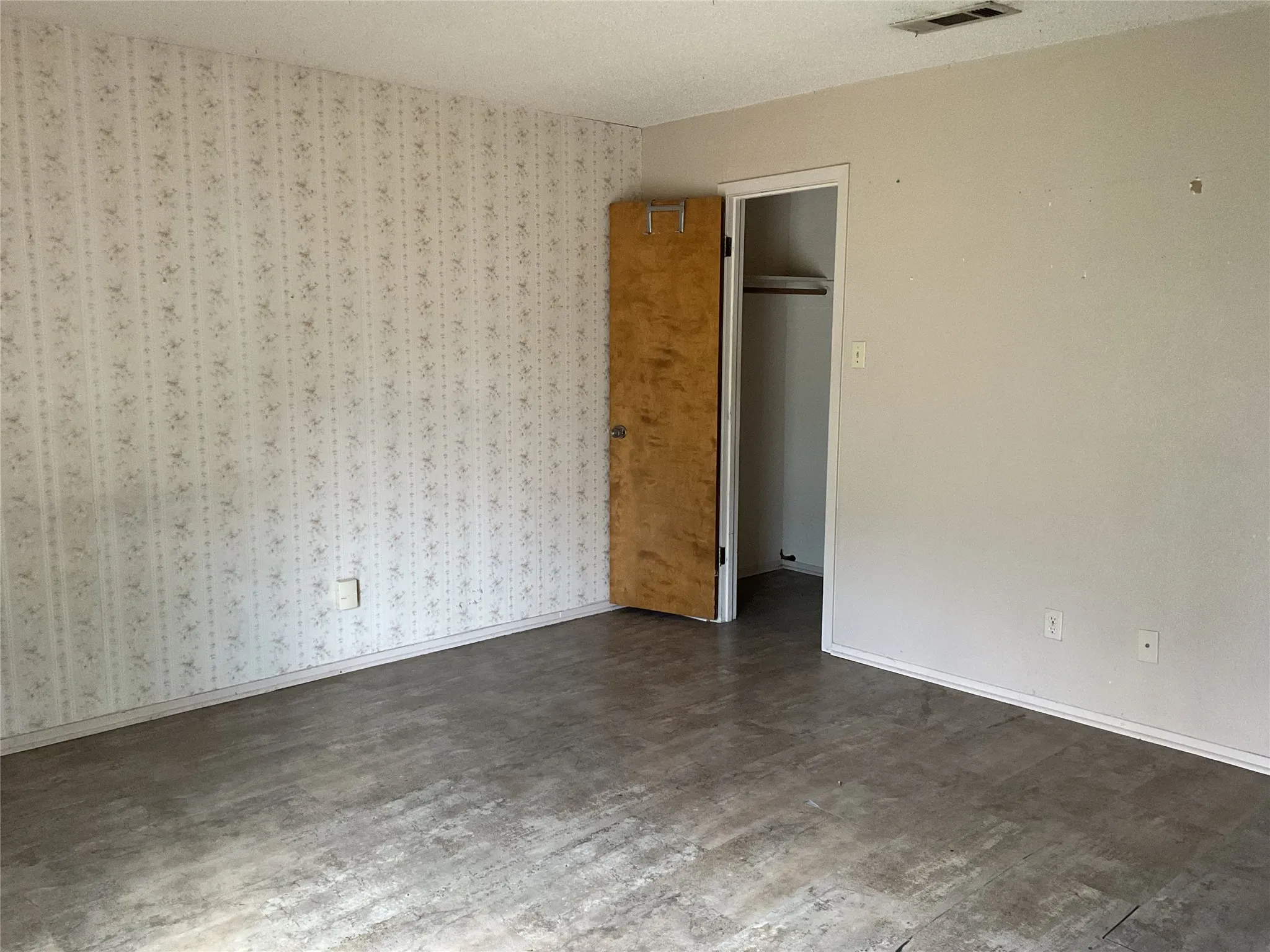 Single Family Residence For Sale in Mc Lennan County , 9555 Brookhollow Drive, Woodway, Texas 76712, 3 Bedroom, 2 Bathroom, 2 Garage spaces, 1,990 Sqft, built in 1975, mls#21401106, Real Estate Agent in Woodway, Homes For Sale in Mc Lennan county, Homes For Sale in Woodway, Realtor in Woodway Texas, Real Estate Brokerage Independent Realty Texas, Luminita Cordes Realtor