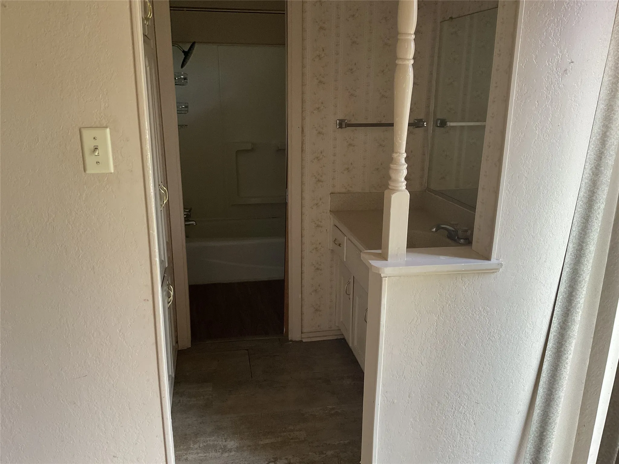 Single Family Residence For Sale in Mc Lennan County , 9555 Brookhollow Drive, Woodway, Texas 76712, 3 Bedroom, 2 Bathroom, 2 Garage spaces, 1,990 Sqft, built in 1975, mls#21401106, Real Estate Agent in Woodway, Homes For Sale in Mc Lennan county, Homes For Sale in Woodway, Realtor in Woodway Texas, Real Estate Brokerage Independent Realty Texas, Luminita Cordes Realtor