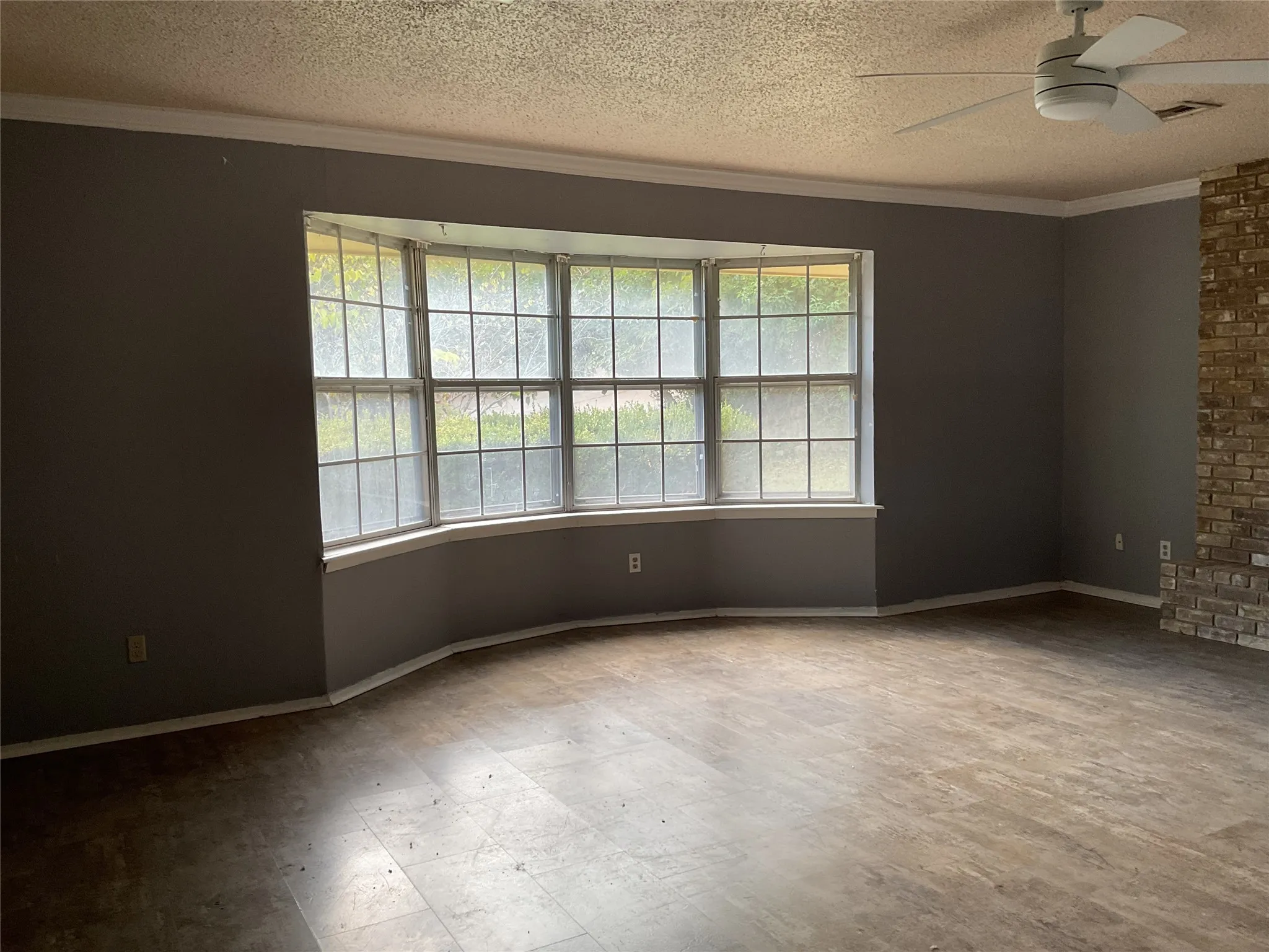 Single Family Residence For Sale in Mc Lennan County , 9555 Brookhollow Drive, Woodway, Texas 76712, 3 Bedroom, 2 Bathroom, 2 Garage spaces, 1,990 Sqft, built in 1975, mls#21401106, Real Estate Agent in Woodway, Homes For Sale in Mc Lennan county, Homes For Sale in Woodway, Realtor in Woodway Texas, Real Estate Brokerage Independent Realty Texas, Luminita Cordes Realtor
