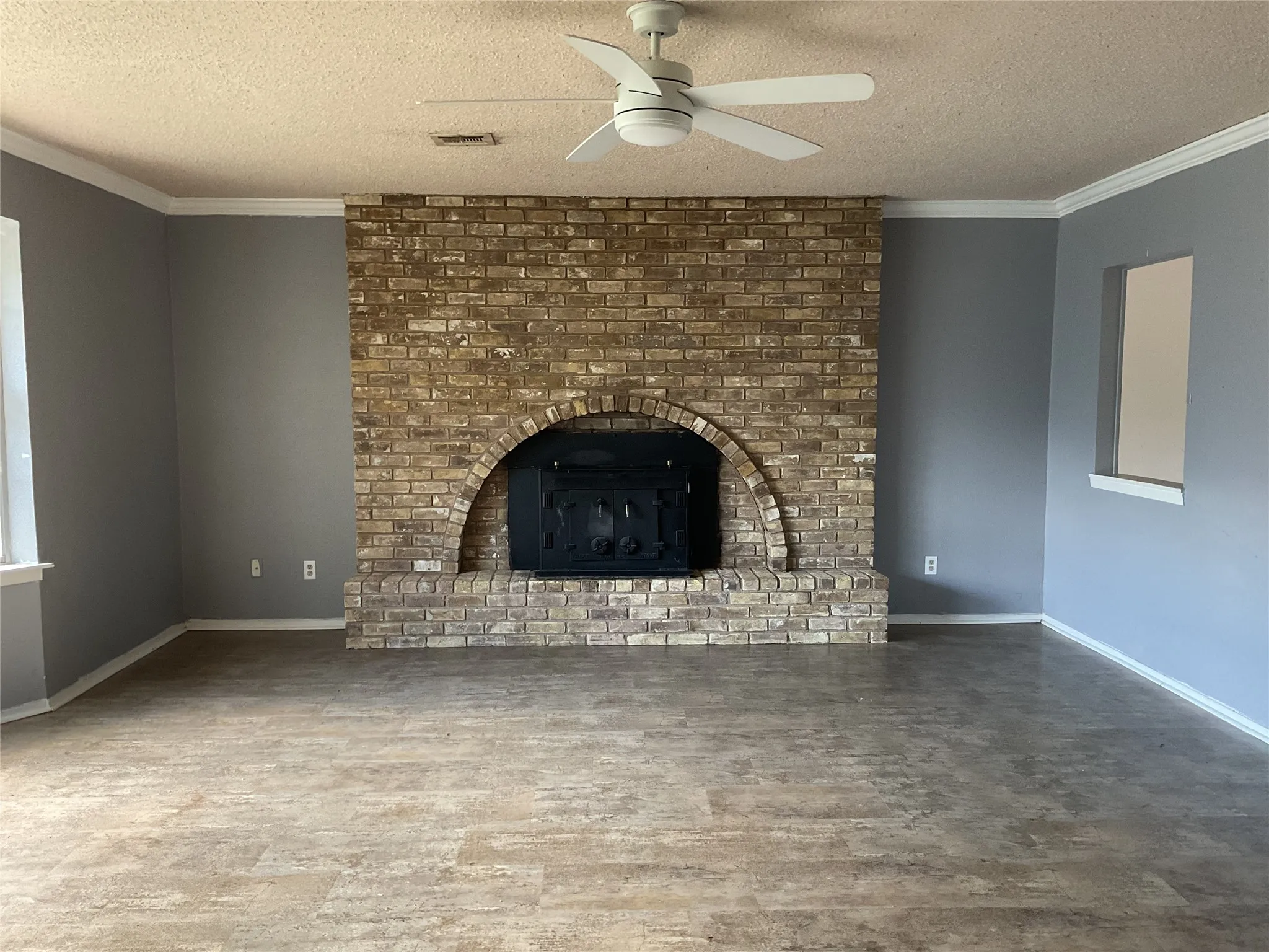 Single Family Residence For Sale in Mc Lennan County , 9555 Brookhollow Drive, Woodway, Texas 76712, 3 Bedroom, 2 Bathroom, 2 Garage spaces, 1,990 Sqft, built in 1975, mls#21401106, Real Estate Agent in Woodway, Homes For Sale in Mc Lennan county, Homes For Sale in Woodway, Realtor in Woodway Texas, Real Estate Brokerage Independent Realty Texas, Luminita Cordes Realtor