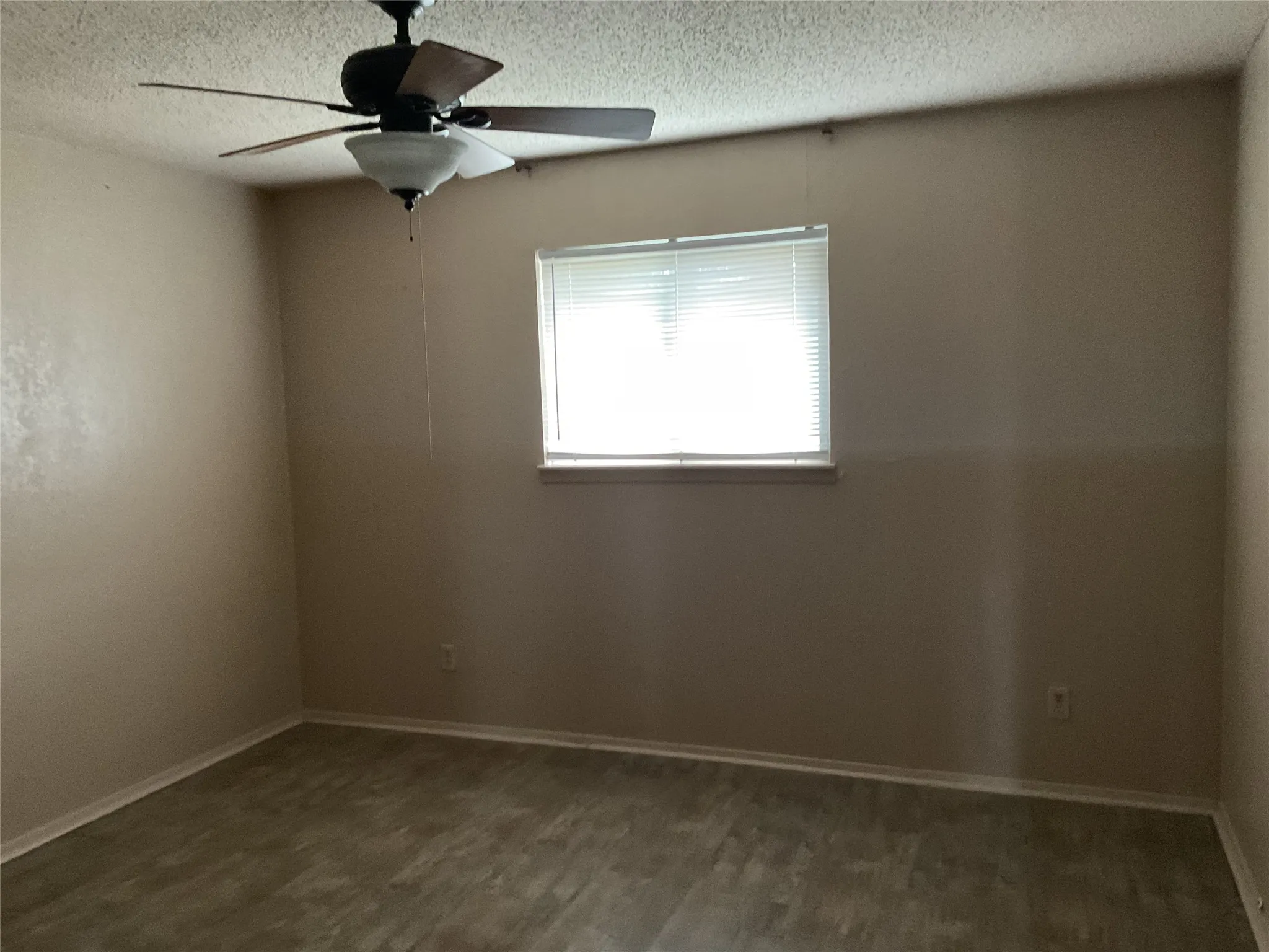 Single Family Residence For Sale in Mc Lennan County , 9555 Brookhollow Drive, Woodway, Texas 76712, 3 Bedroom, 2 Bathroom, 2 Garage spaces, 1,990 Sqft, built in 1975, mls#21401106, Real Estate Agent in Woodway, Homes For Sale in Mc Lennan county, Homes For Sale in Woodway, Realtor in Woodway Texas, Real Estate Brokerage Independent Realty Texas, Luminita Cordes Realtor