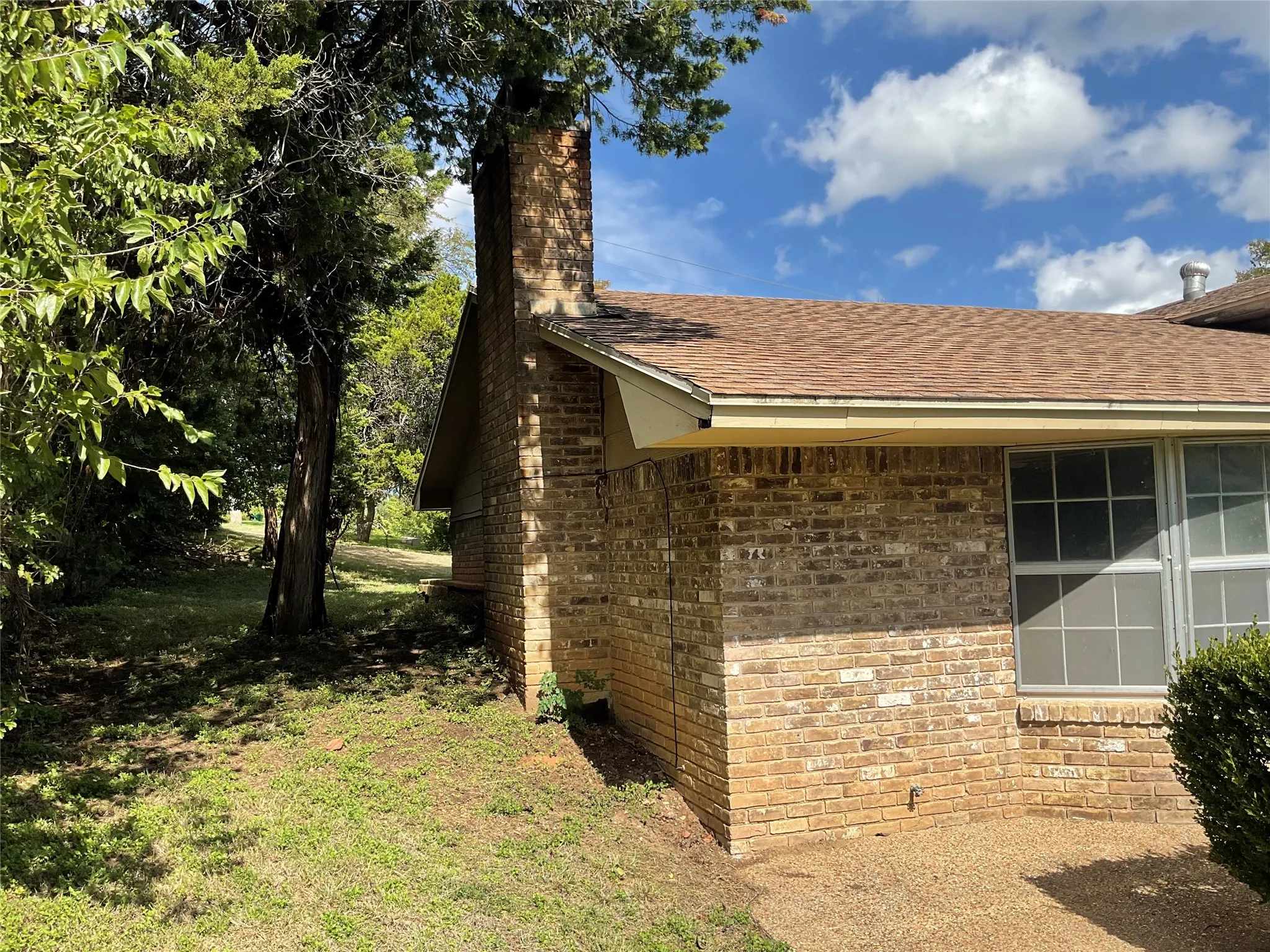 Single Family Residence For Sale in Mc Lennan County , 9555 Brookhollow Drive, Woodway, Texas 76712, 3 Bedroom, 2 Bathroom, 2 Garage spaces, 1,990 Sqft, built in 1975, mls#21401106, Real Estate Agent in Woodway, Homes For Sale in Mc Lennan county, Homes For Sale in Woodway, Realtor in Woodway Texas, Real Estate Brokerage Independent Realty Texas, Luminita Cordes Realtor