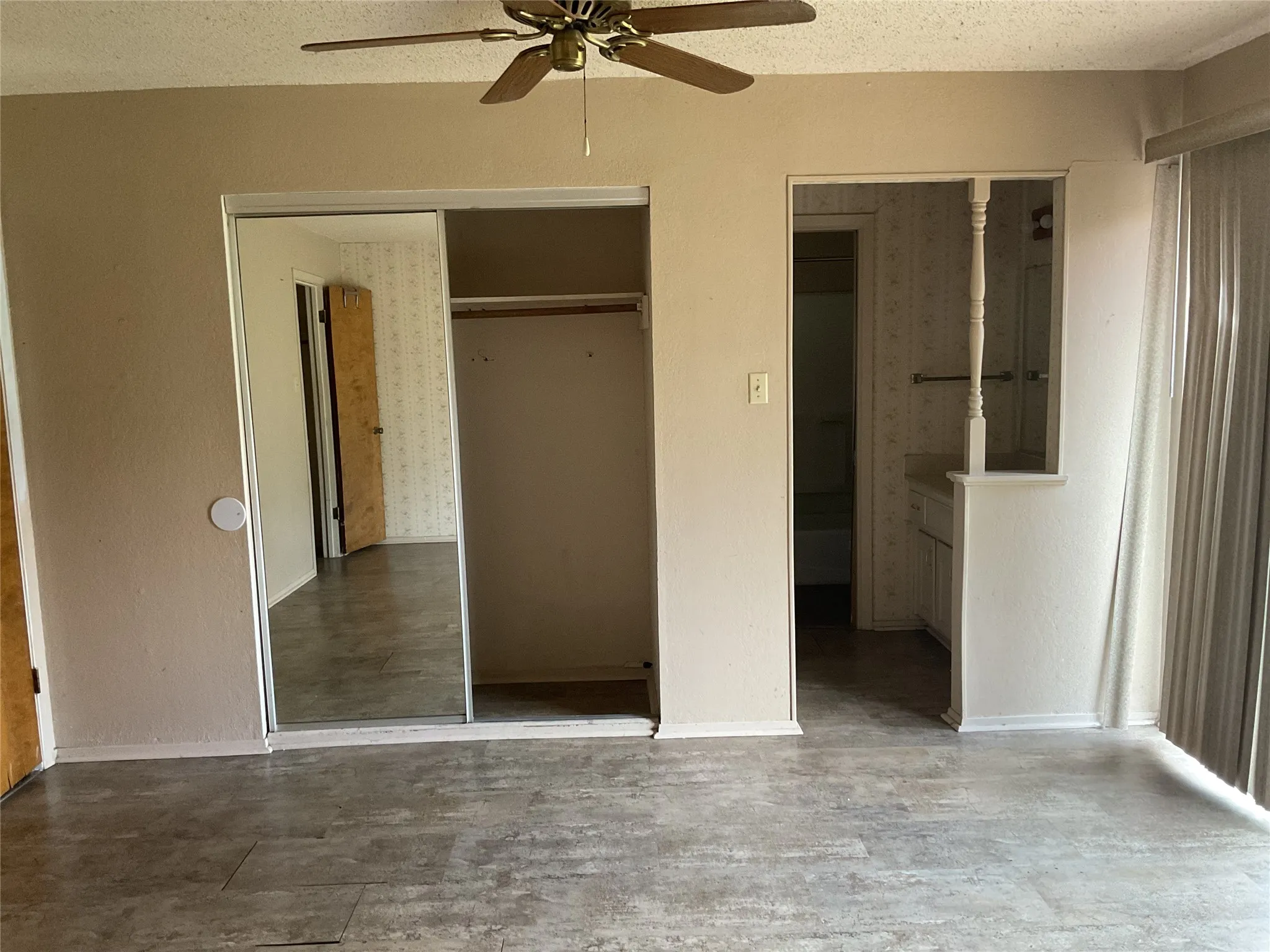 Single Family Residence For Sale in Mc Lennan County , 9555 Brookhollow Drive, Woodway, Texas 76712, 3 Bedroom, 2 Bathroom, 2 Garage spaces, 1,990 Sqft, built in 1975, mls#21401106, Real Estate Agent in Woodway, Homes For Sale in Mc Lennan county, Homes For Sale in Woodway, Realtor in Woodway Texas, Real Estate Brokerage Independent Realty Texas, Luminita Cordes Realtor