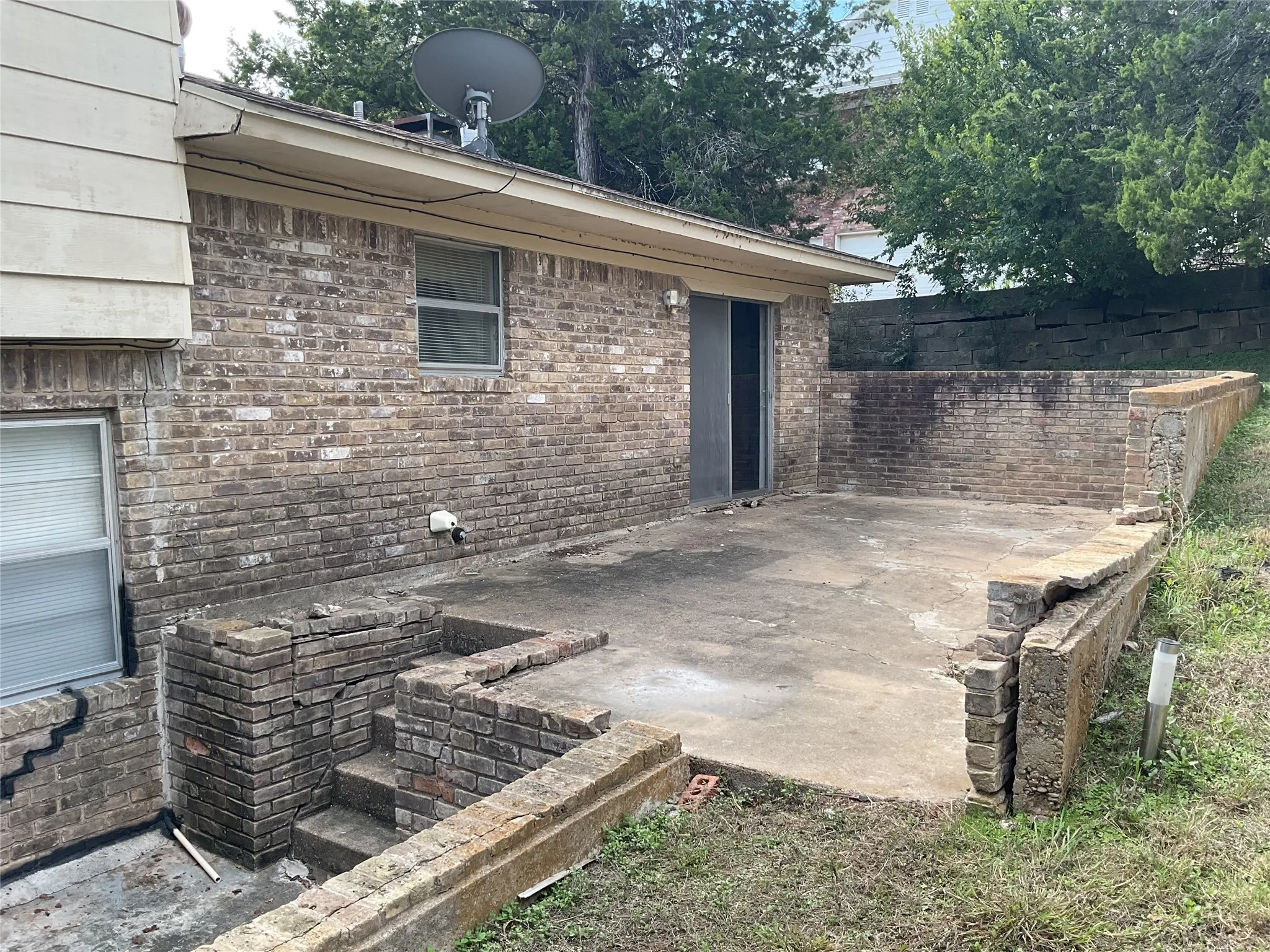 Single Family Residence For Sale in Mc Lennan County , 9555 Brookhollow Drive, Woodway, Texas 76712, 3 Bedroom, 2 Bathroom, 2 Garage spaces, 1,990 Sqft, built in 1975, mls#21401106, Real Estate Agent in Woodway, Homes For Sale in Mc Lennan county, Homes For Sale in Woodway, Realtor in Woodway Texas, Real Estate Brokerage Independent Realty Texas, Luminita Cordes Realtor