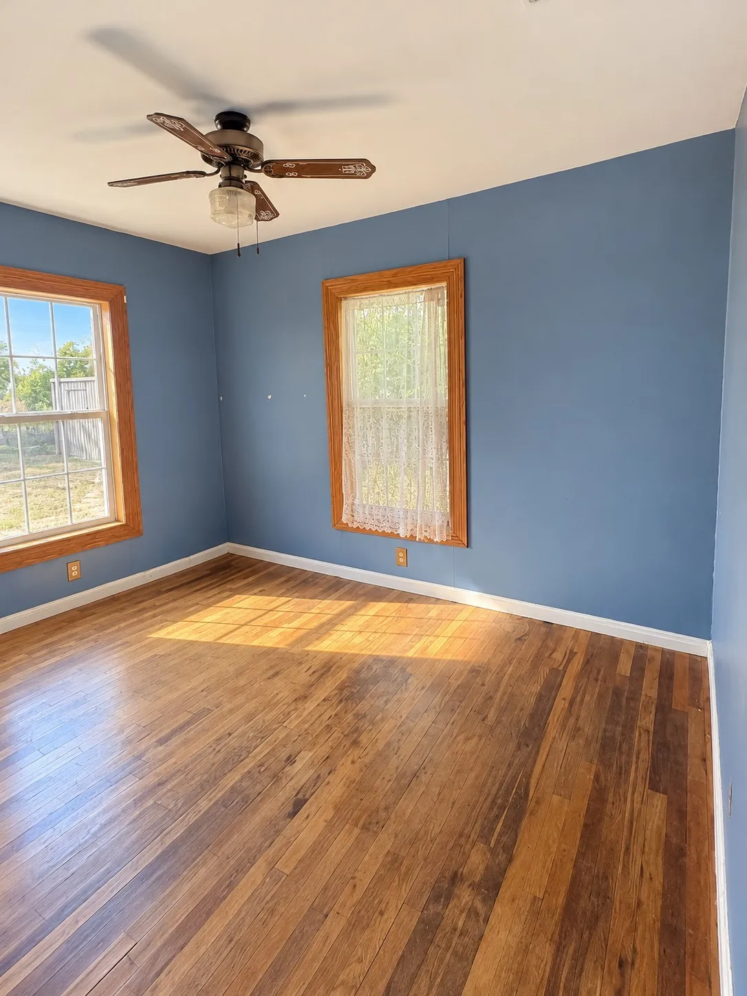 Single Family Residence For Sale in Mc Lennan County , 512 E Charles Street, Riesel, Texas 76682, 4 Bedroom, 1 Bathroom, Garage spaces, 1,416 Sqft, built in 1961, mls#21409901, Real Estate Agent in Riesel, Homes For Sale in Mc Lennan county, Homes For Sale in Riesel, Realtor in Riesel Texas, Real Estate Brokerage Independent Realty Texas, Luminita Cordes Realtor