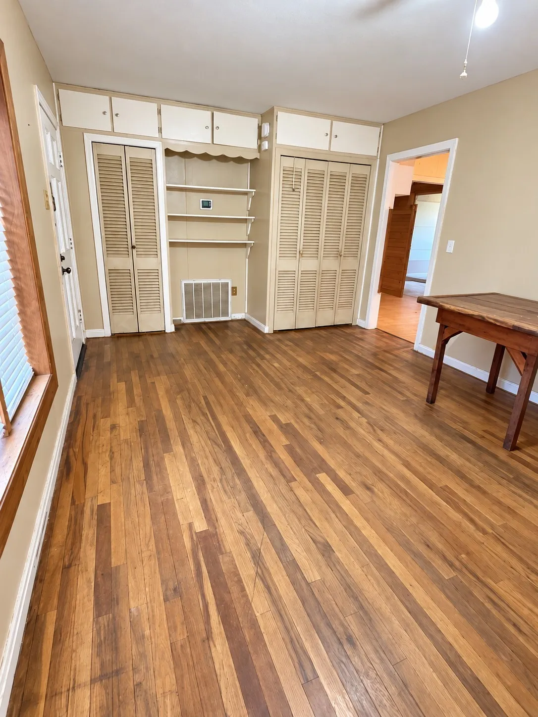 Single Family Residence For Sale in Mc Lennan County , 512 E Charles Street, Riesel, Texas 76682, 4 Bedroom, 1 Bathroom, Garage spaces, 1,416 Sqft, built in 1961, mls#21409901, Real Estate Agent in Riesel, Homes For Sale in Mc Lennan county, Homes For Sale in Riesel, Realtor in Riesel Texas, Real Estate Brokerage Independent Realty Texas, Luminita Cordes Realtor