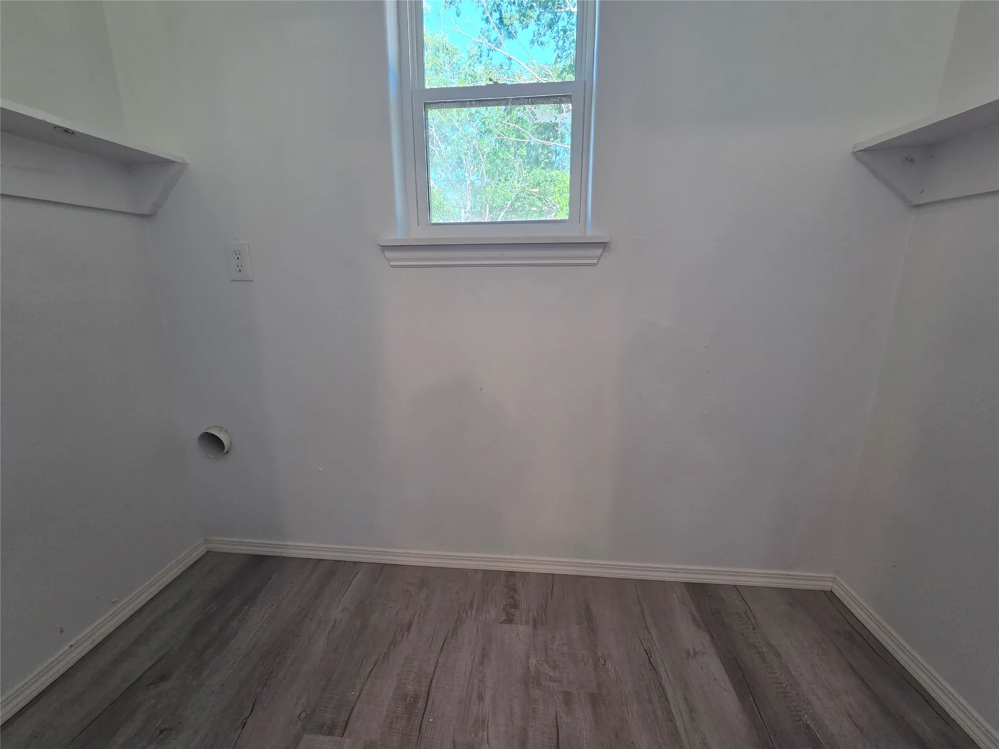 Single Family Residence For Rent in Hunt County , 912 W Main Street, Quinlan, Texas 75474, 4 Bedroom, 2 Bathroom, Garage spaces, 1,778 Sqft, built in 1971, mls#21409913, Real Estate Agent in Quinlan, Homes For Rent in Hunt county, Homes For Rent in Quinlan, Realtor in Quinlan Texas, Real Estate Brokerage Independent Realty Texas, Luminita Cordes Realtor