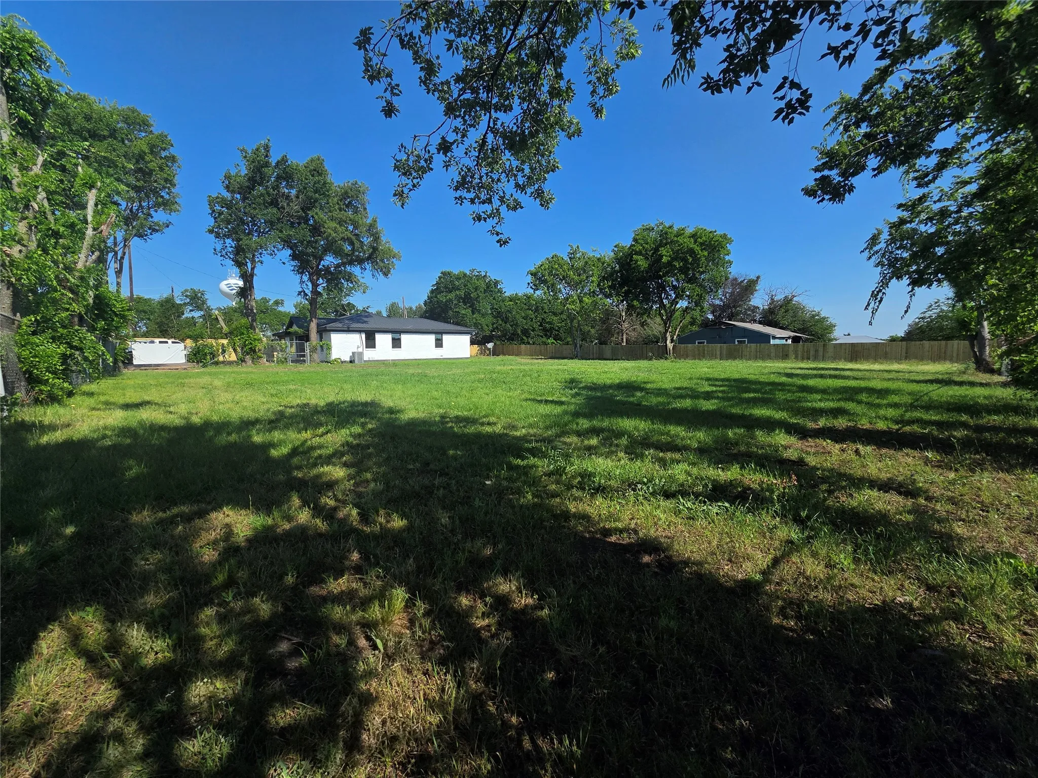 Single Family Residence For Rent in Hunt County , 912 W Main Street, Quinlan, Texas 75474, 4 Bedroom, 2 Bathroom, Garage spaces, 1,778 Sqft, built in 1971, mls#21409913, Real Estate Agent in Quinlan, Homes For Rent in Hunt county, Homes For Rent in Quinlan, Realtor in Quinlan Texas, Real Estate Brokerage Independent Realty Texas, Luminita Cordes Realtor