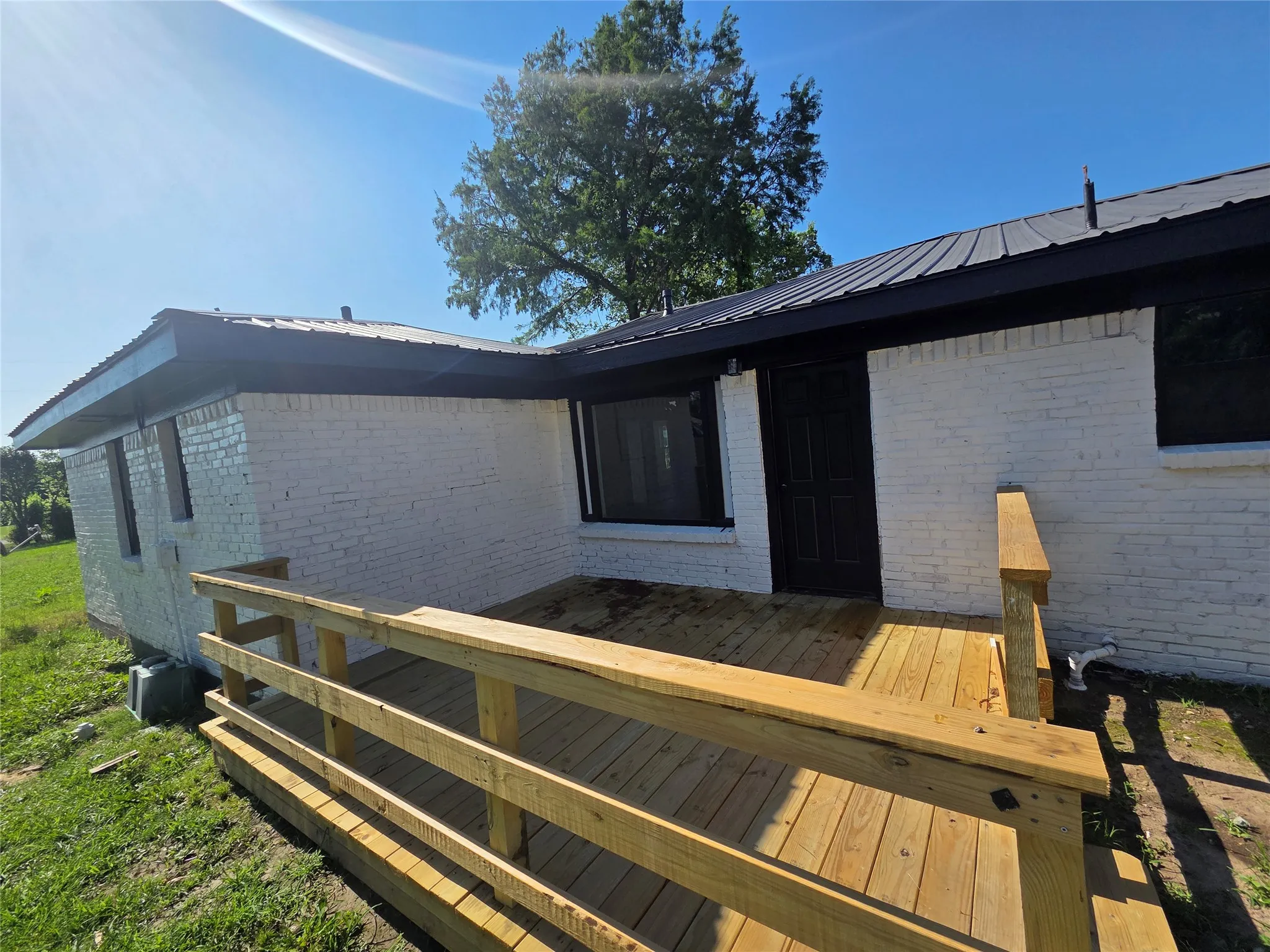 Single Family Residence For Rent in Hunt County , 912 W Main Street, Quinlan, Texas 75474, 4 Bedroom, 2 Bathroom, Garage spaces, 1,778 Sqft, built in 1971, mls#21409913, Real Estate Agent in Quinlan, Homes For Rent in Hunt county, Homes For Rent in Quinlan, Realtor in Quinlan Texas, Real Estate Brokerage Independent Realty Texas, Luminita Cordes Realtor