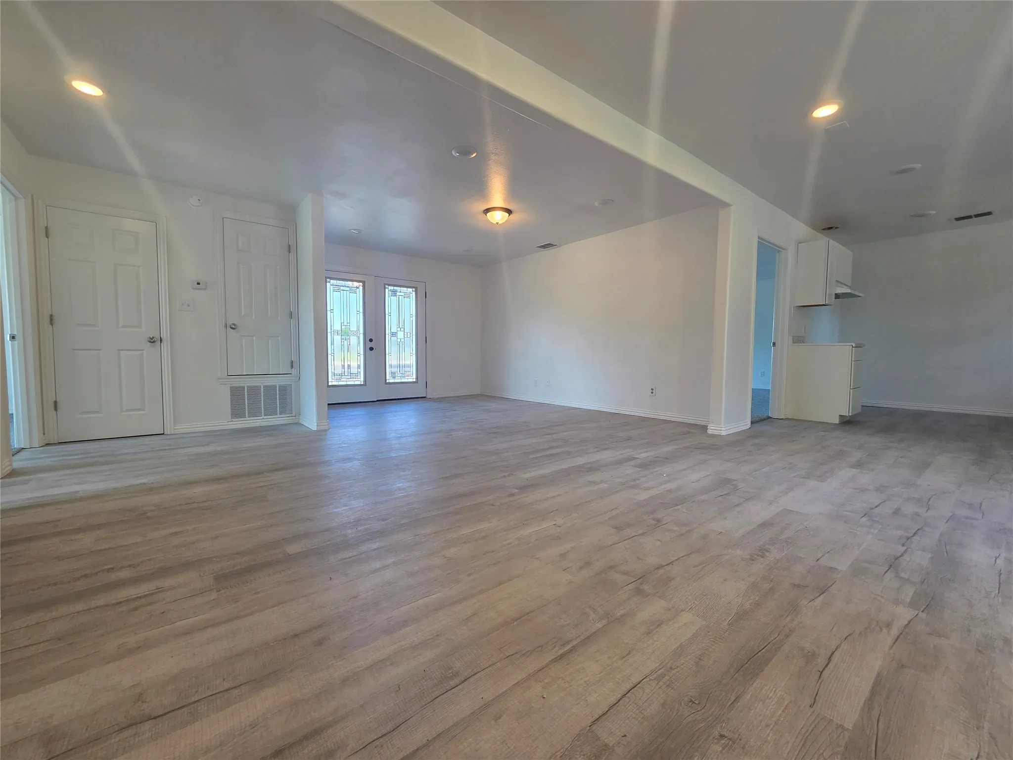 Single Family Residence For Rent in Hunt County , 912 W Main Street, Quinlan, Texas 75474, 4 Bedroom, 2 Bathroom, Garage spaces, 1,778 Sqft, built in 1971, mls#21409913, Real Estate Agent in Quinlan, Homes For Rent in Hunt county, Homes For Rent in Quinlan, Realtor in Quinlan Texas, Real Estate Brokerage Independent Realty Texas, Luminita Cordes Realtor