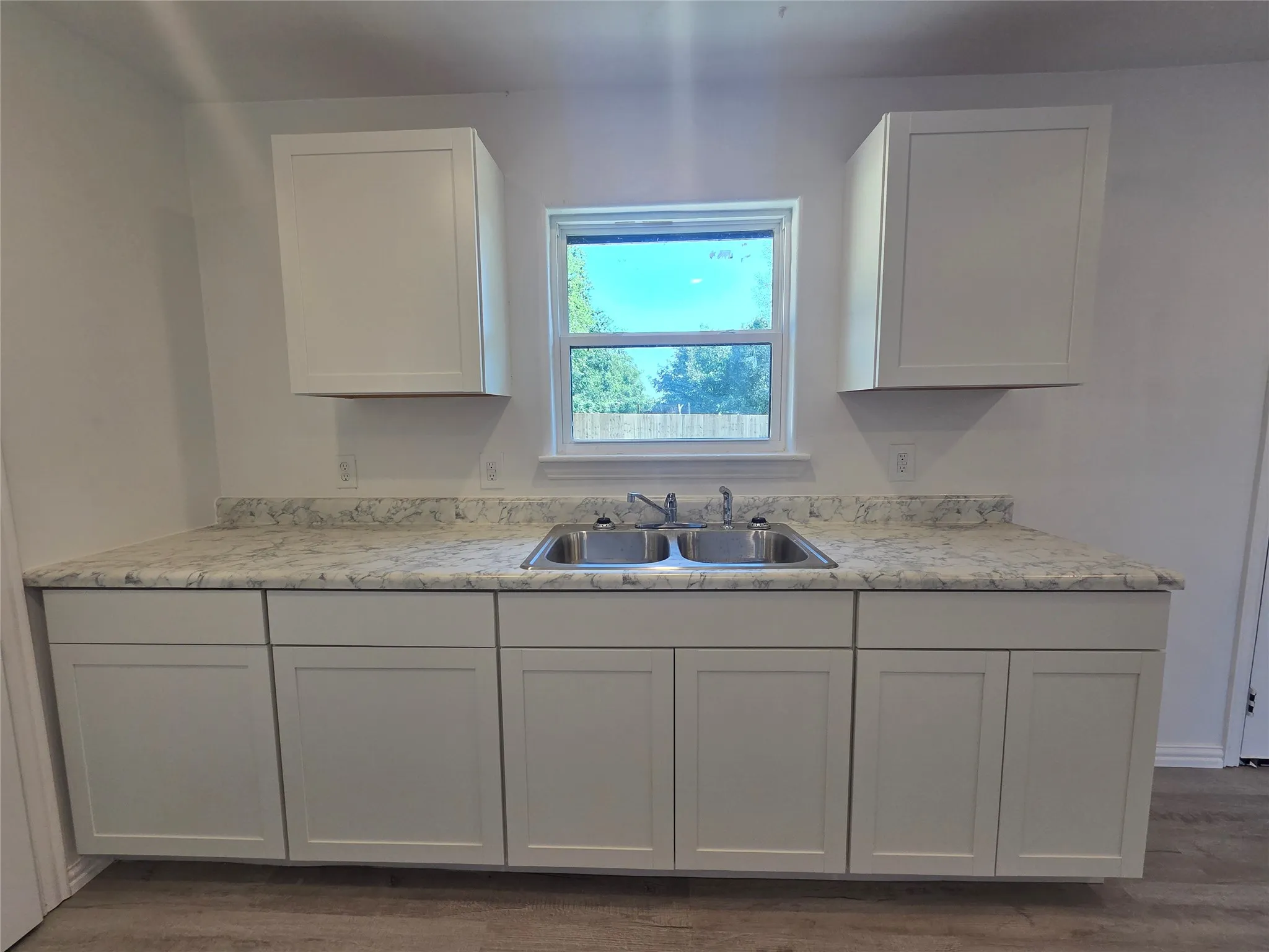 Single Family Residence For Rent in Hunt County , 912 W Main Street, Quinlan, Texas 75474, 4 Bedroom, 2 Bathroom, Garage spaces, 1,778 Sqft, built in 1971, mls#21409913, Real Estate Agent in Quinlan, Homes For Rent in Hunt county, Homes For Rent in Quinlan, Realtor in Quinlan Texas, Real Estate Brokerage Independent Realty Texas, Luminita Cordes Realtor