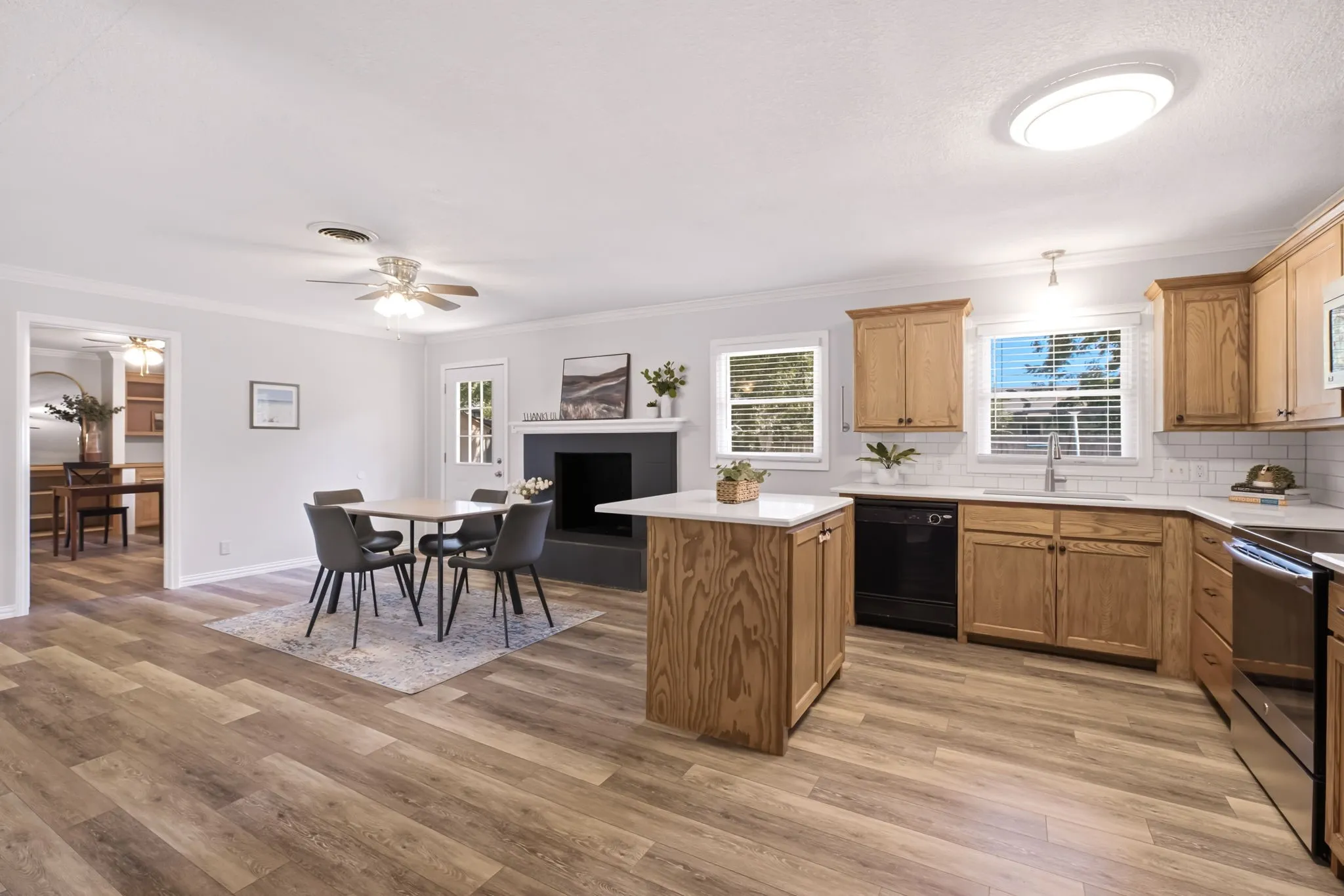 Single Family Residence For Sale in Denton County , 421 S 1st Street, Krum, Texas 76249, 3 Bedroom, 2 Bathroom, 1 Garage spaces, 1,384 Sqft, built in 1971, mls#21408356, Real Estate Agent in Krum, Homes For Sale in Denton county, Homes For Sale in Krum, Realtor in Krum Texas, Real Estate Brokerage Independent Realty Texas, Luminita Cordes Realtor