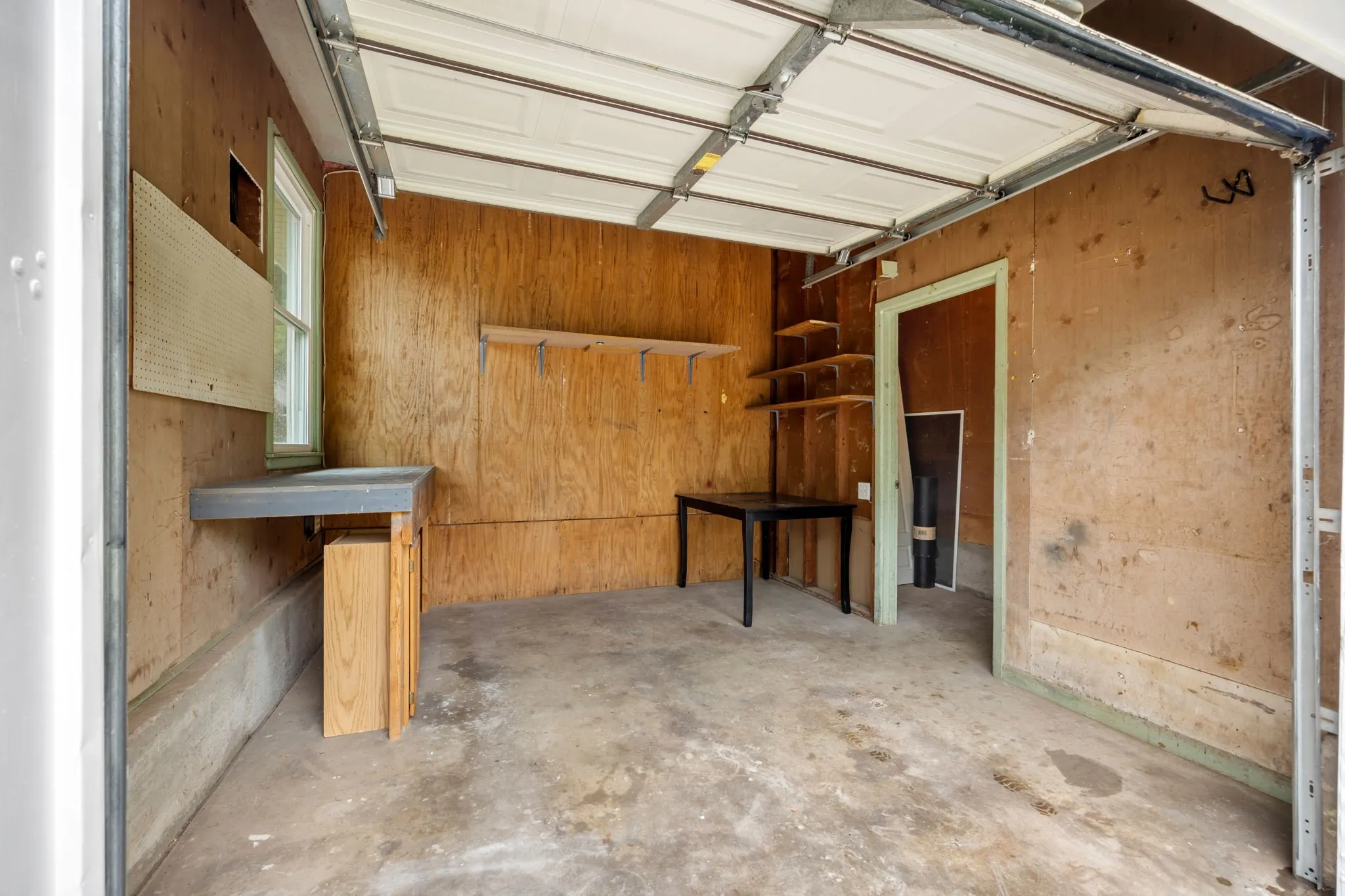 Single Family Residence For Sale in Denton County , 421 S 1st Street, Krum, Texas 76249, 3 Bedroom, 2 Bathroom, 1 Garage spaces, 1,384 Sqft, built in 1971, mls#21408356, Real Estate Agent in Krum, Homes For Sale in Denton county, Homes For Sale in Krum, Realtor in Krum Texas, Real Estate Brokerage Independent Realty Texas, Luminita Cordes Realtor