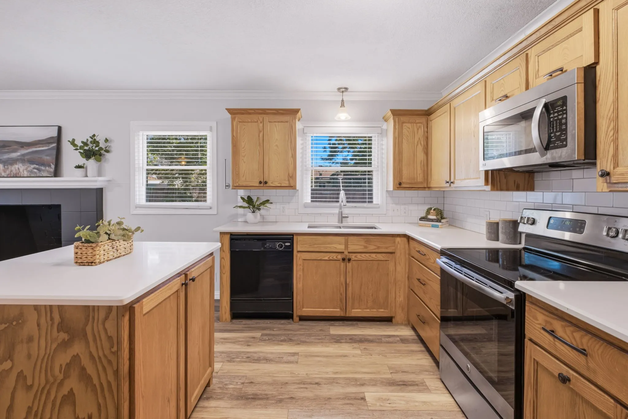 Single Family Residence For Sale in Denton County , 421 S 1st Street, Krum, Texas 76249, 3 Bedroom, 2 Bathroom, 1 Garage spaces, 1,384 Sqft, built in 1971, mls#21408356, Real Estate Agent in Krum, Homes For Sale in Denton county, Homes For Sale in Krum, Realtor in Krum Texas, Real Estate Brokerage Independent Realty Texas, Luminita Cordes Realtor