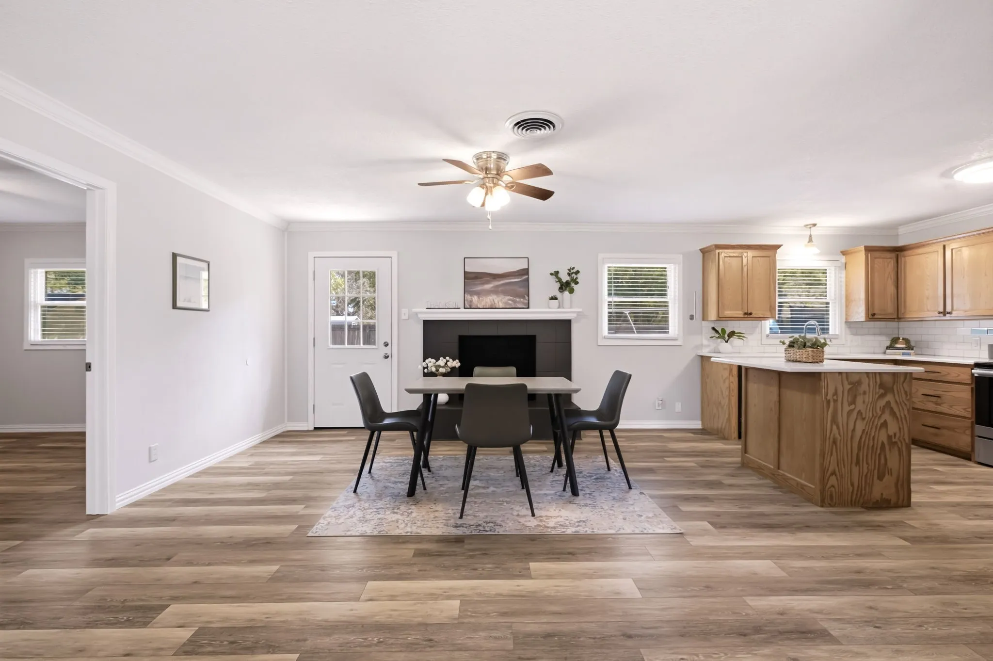 Single Family Residence For Sale in Denton County , 421 S 1st Street, Krum, Texas 76249, 3 Bedroom, 2 Bathroom, 1 Garage spaces, 1,384 Sqft, built in 1971, mls#21408356, Real Estate Agent in Krum, Homes For Sale in Denton county, Homes For Sale in Krum, Realtor in Krum Texas, Real Estate Brokerage Independent Realty Texas, Luminita Cordes Realtor