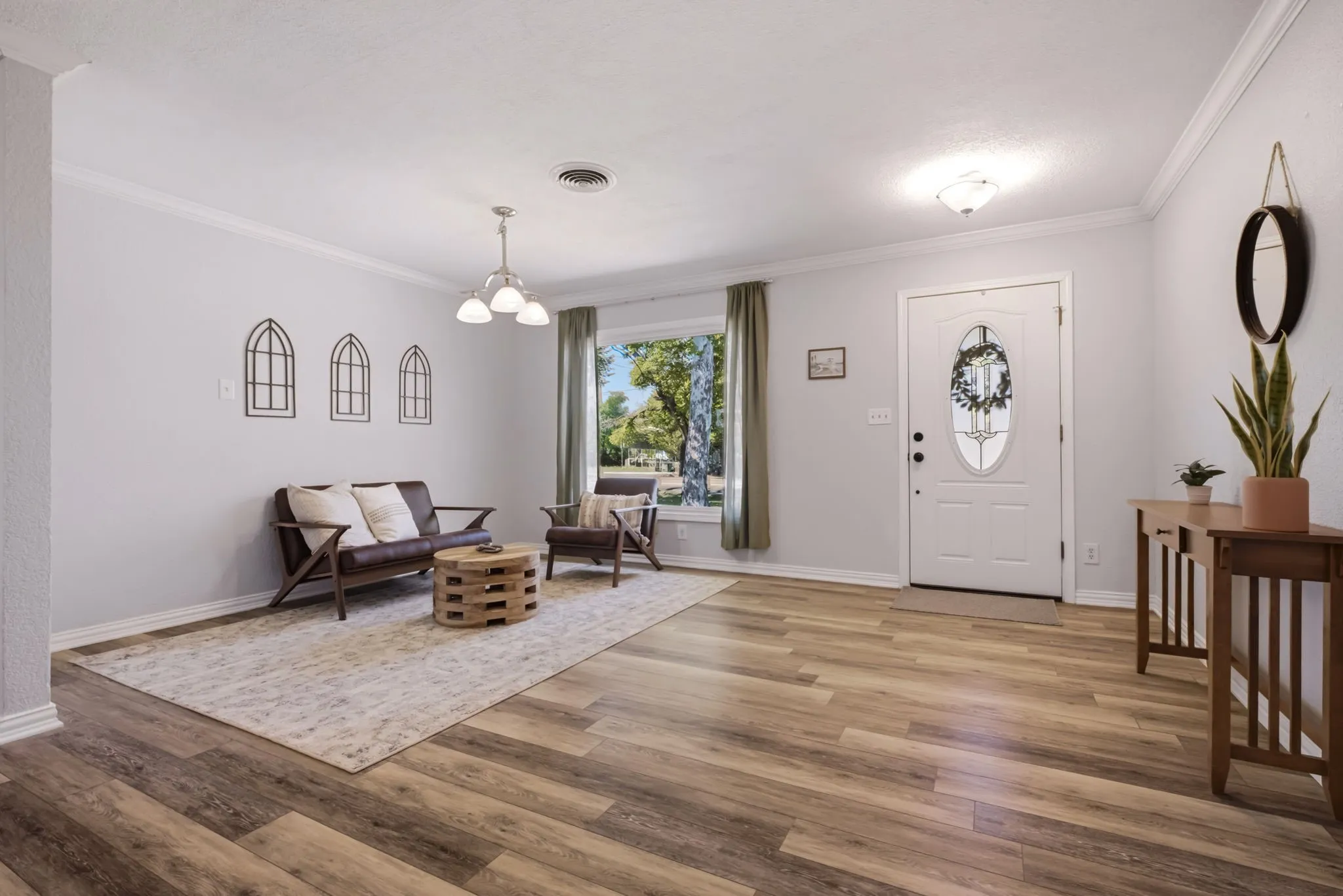Single Family Residence For Sale in Denton County , 421 S 1st Street, Krum, Texas 76249, 3 Bedroom, 2 Bathroom, 1 Garage spaces, 1,384 Sqft, built in 1971, mls#21408356, Real Estate Agent in Krum, Homes For Sale in Denton county, Homes For Sale in Krum, Realtor in Krum Texas, Real Estate Brokerage Independent Realty Texas, Luminita Cordes Realtor