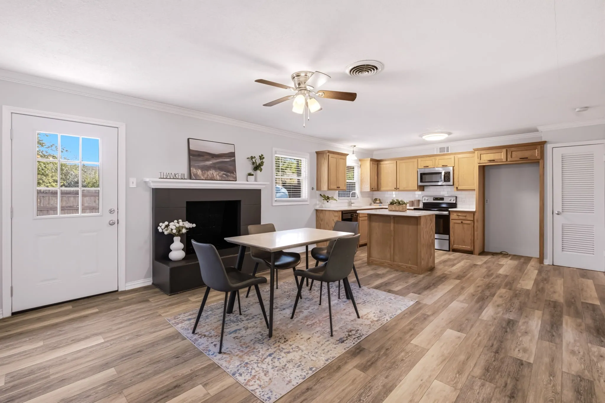 Single Family Residence For Sale in Denton County , 421 S 1st Street, Krum, Texas 76249, 3 Bedroom, 2 Bathroom, 1 Garage spaces, 1,384 Sqft, built in 1971, mls#21408356, Real Estate Agent in Krum, Homes For Sale in Denton county, Homes For Sale in Krum, Realtor in Krum Texas, Real Estate Brokerage Independent Realty Texas, Luminita Cordes Realtor